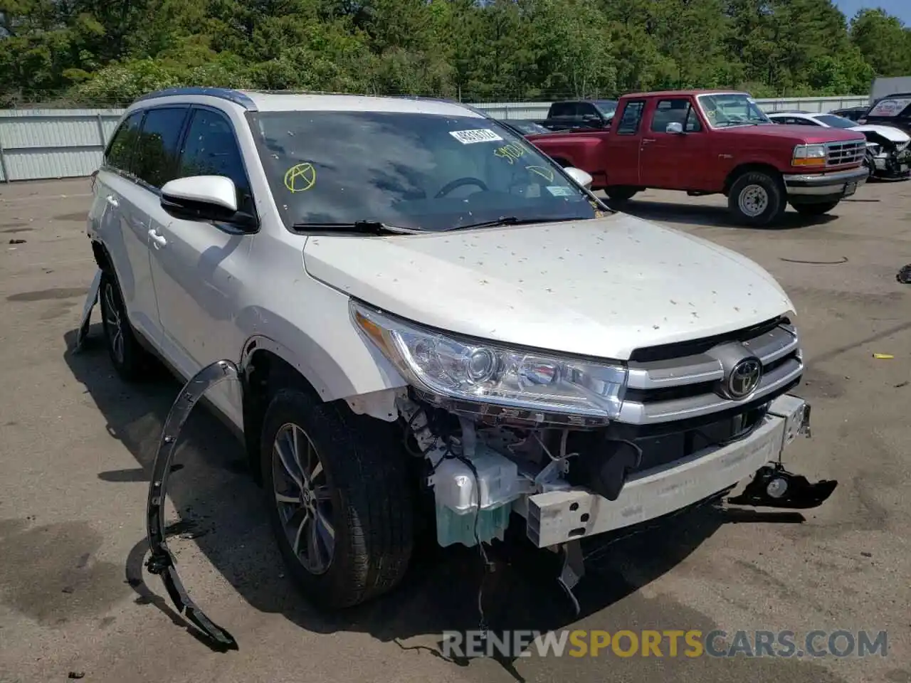 1 Photograph of a damaged car 5TDJZRFH7KS592217 TOYOTA HIGHLANDER 2019