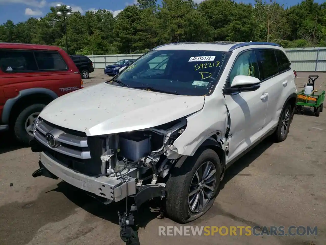 2 Photograph of a damaged car 5TDJZRFH7KS592217 TOYOTA HIGHLANDER 2019