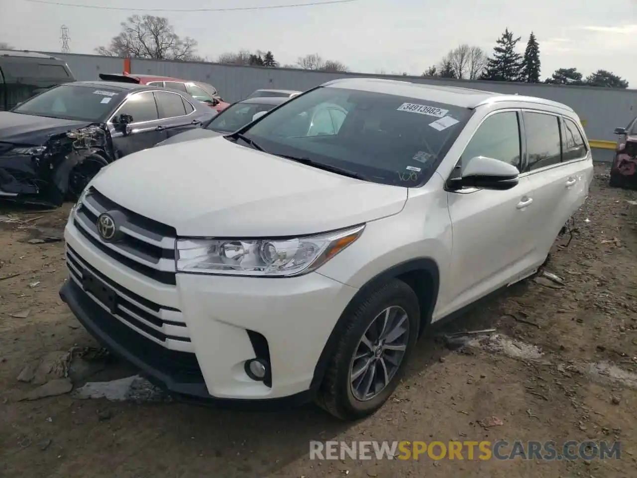 2 Photograph of a damaged car 5TDJZRFH7KS592251 TOYOTA HIGHLANDER 2019