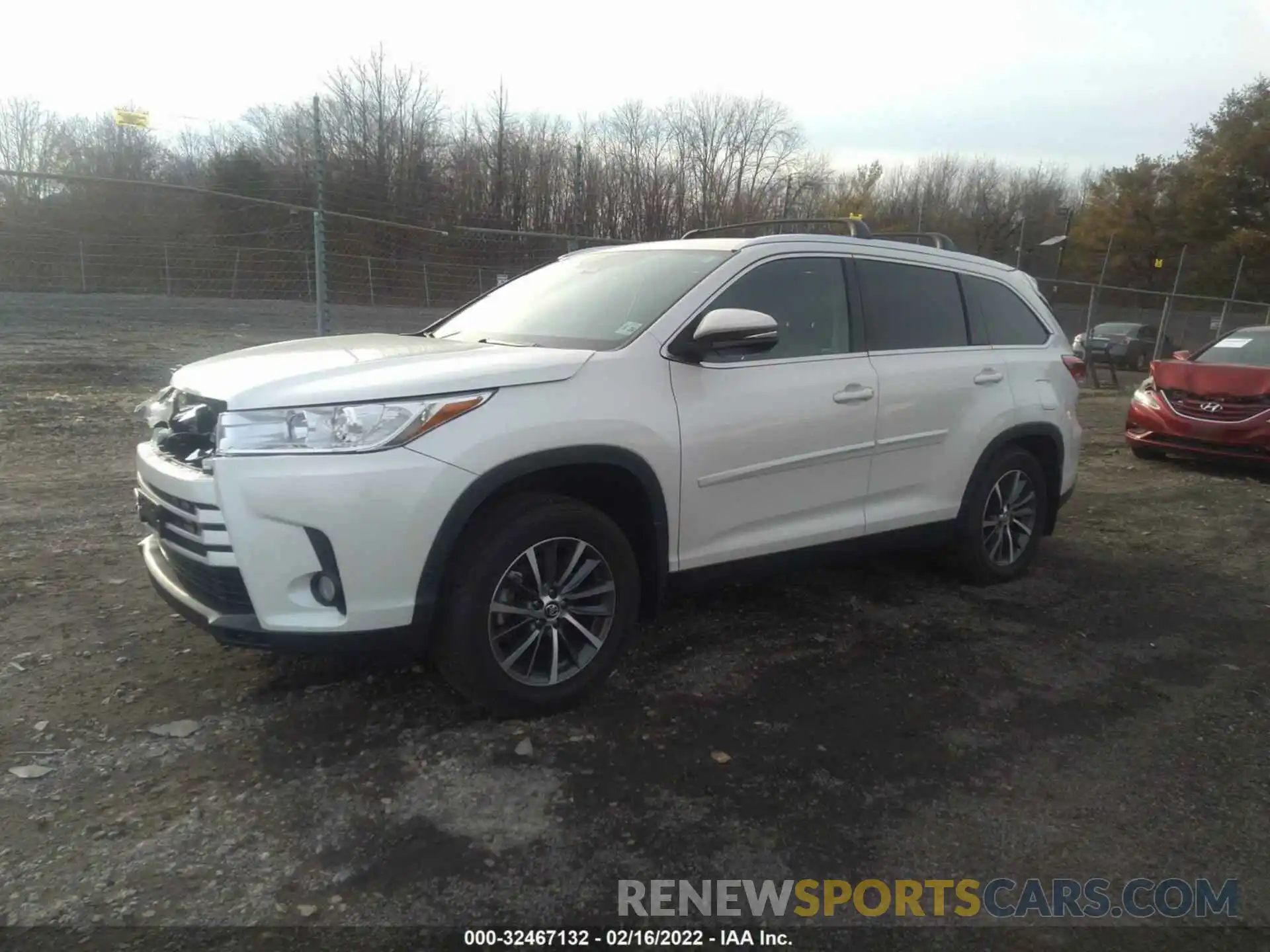 2 Photograph of a damaged car 5TDJZRFH7KS593139 TOYOTA HIGHLANDER 2019