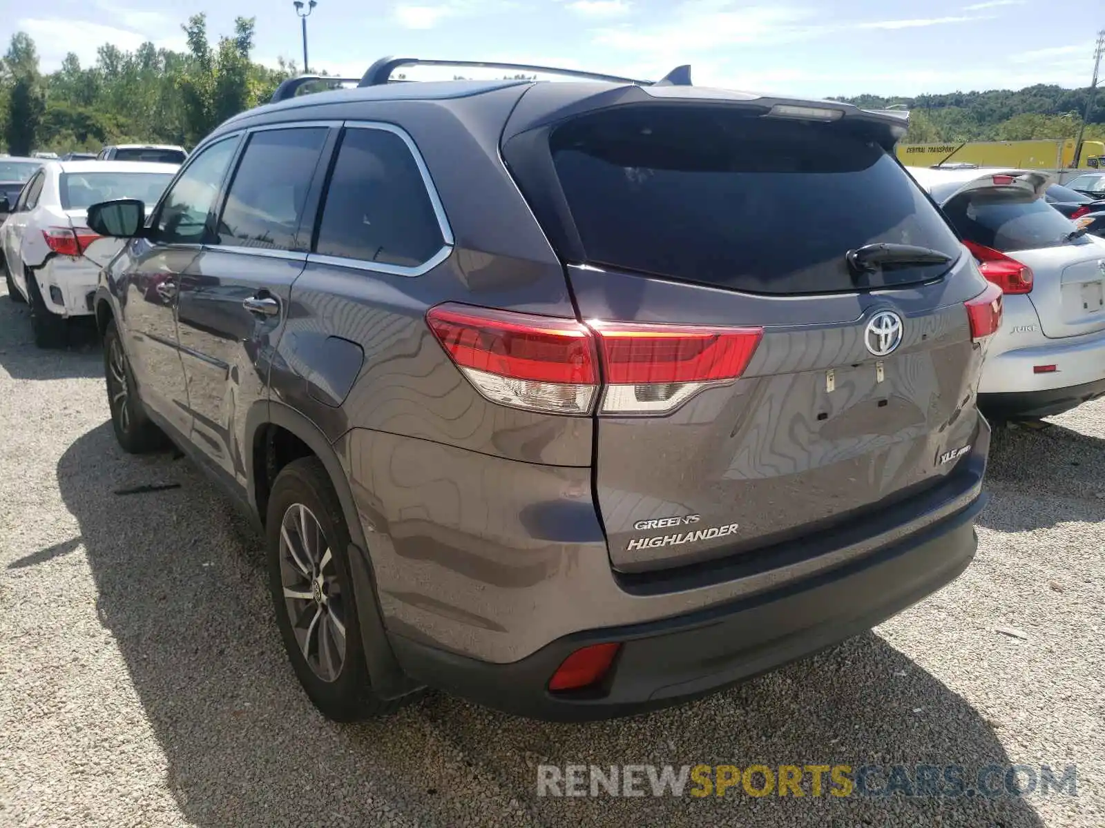 3 Photograph of a damaged car 5TDJZRFH7KS593206 TOYOTA HIGHLANDER 2019