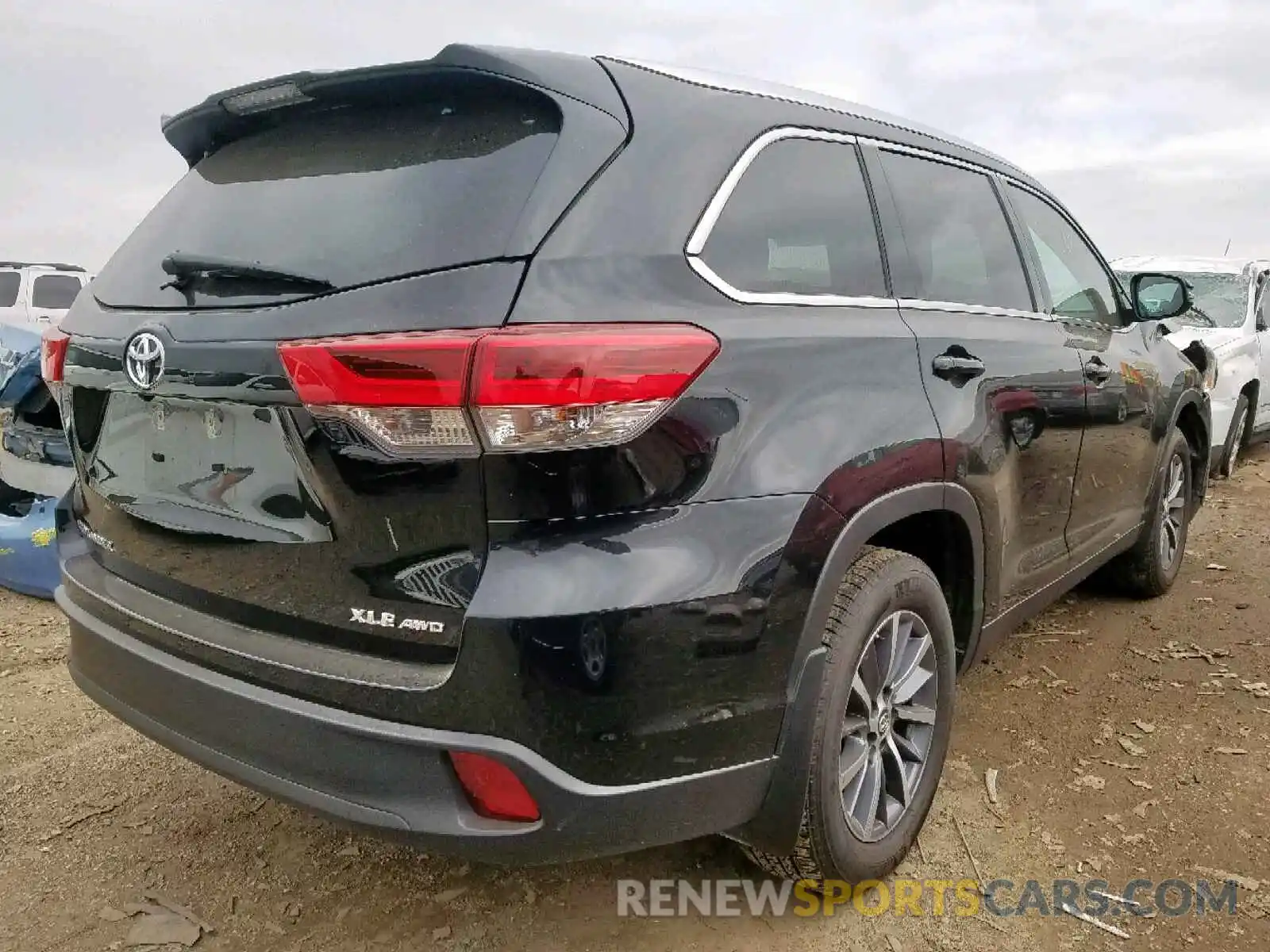 4 Photograph of a damaged car 5TDJZRFH7KS593271 TOYOTA HIGHLANDER 2019