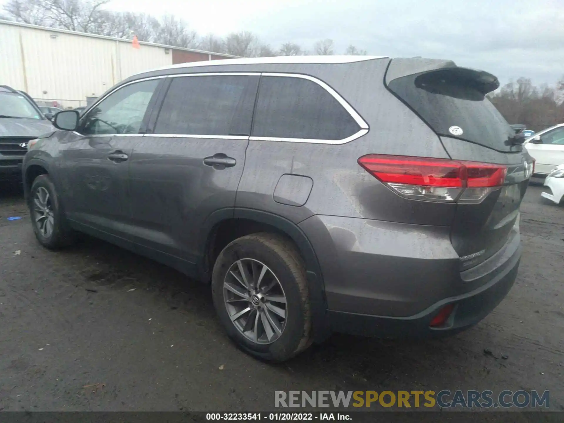 3 Photograph of a damaged car 5TDJZRFH7KS593447 TOYOTA HIGHLANDER 2019