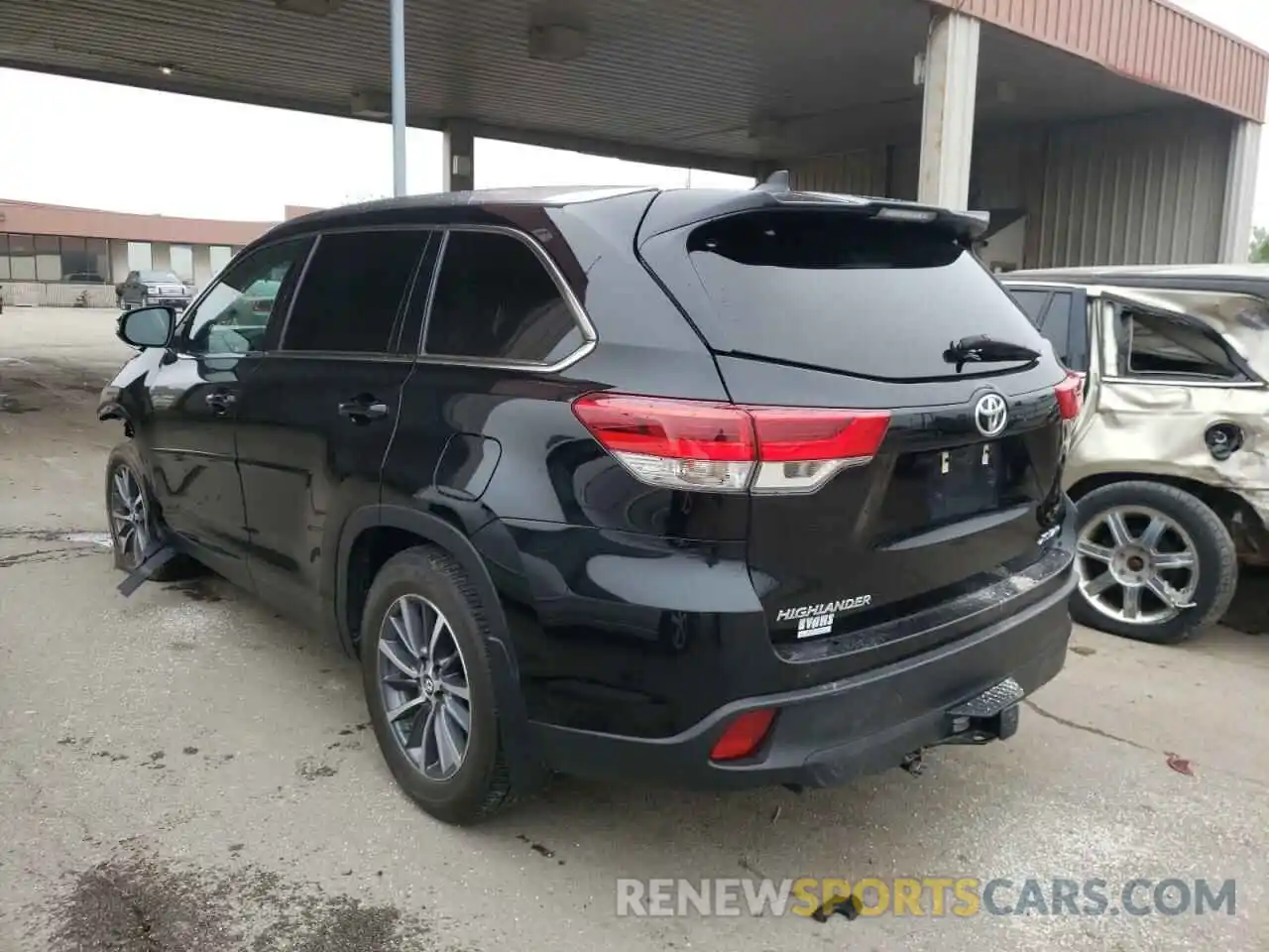 3 Photograph of a damaged car 5TDJZRFH7KS594307 TOYOTA HIGHLANDER 2019