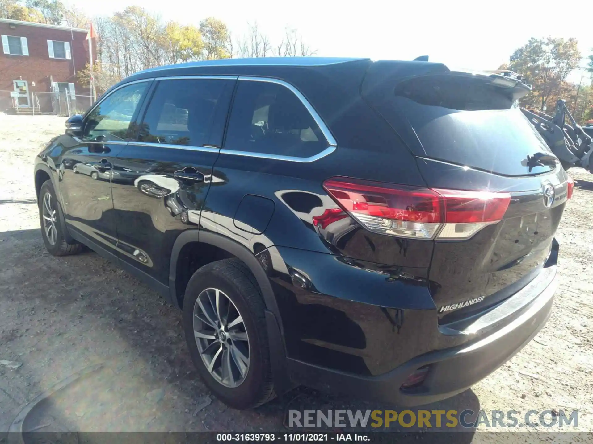 3 Photograph of a damaged car 5TDJZRFH7KS598342 TOYOTA HIGHLANDER 2019