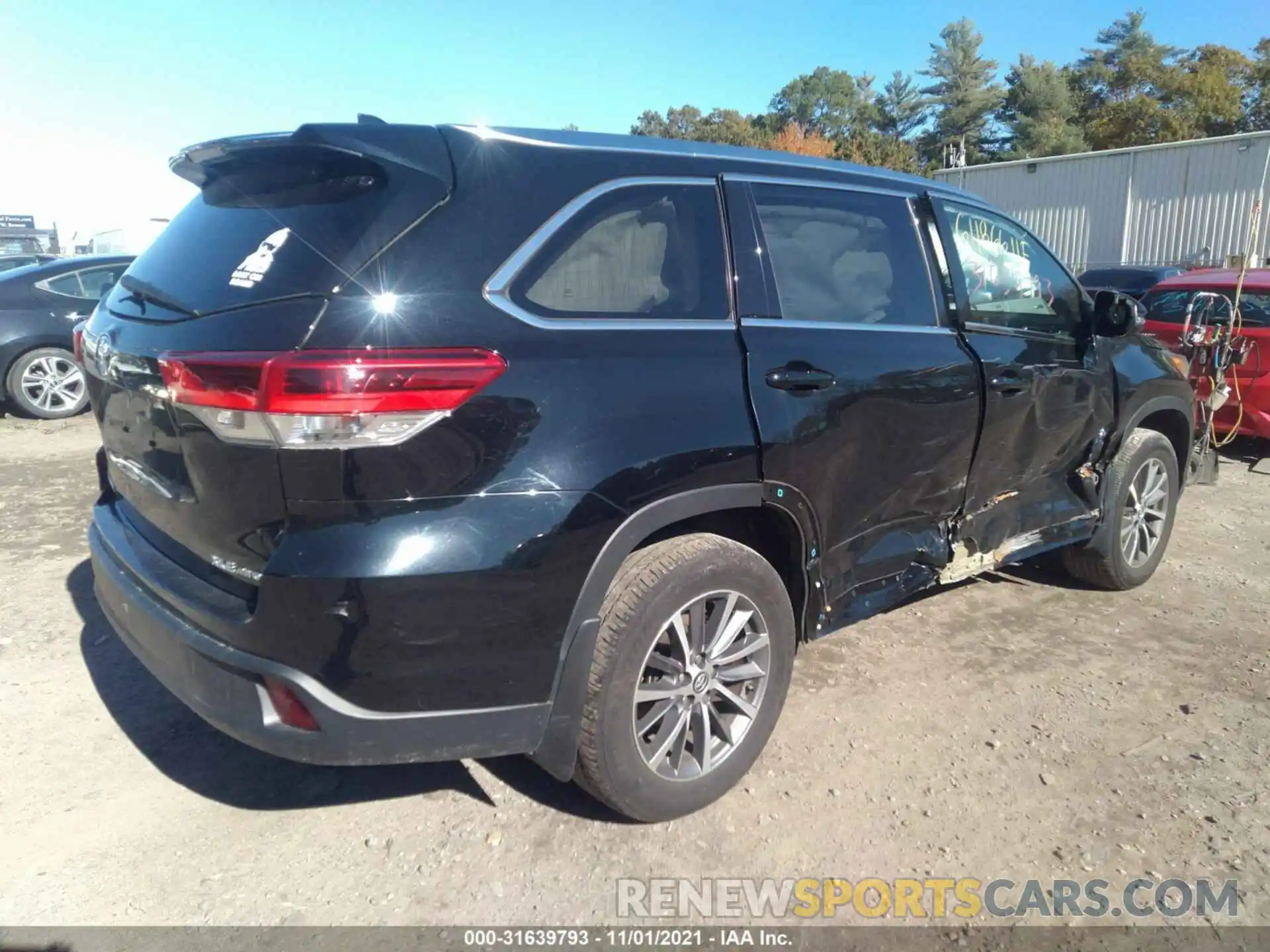 4 Photograph of a damaged car 5TDJZRFH7KS598342 TOYOTA HIGHLANDER 2019