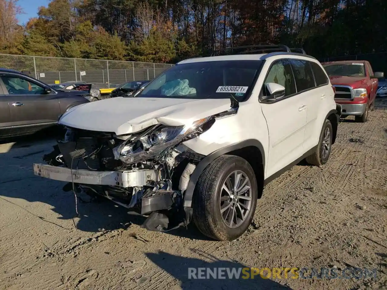 2 Photograph of a damaged car 5TDJZRFH7KS598924 TOYOTA HIGHLANDER 2019