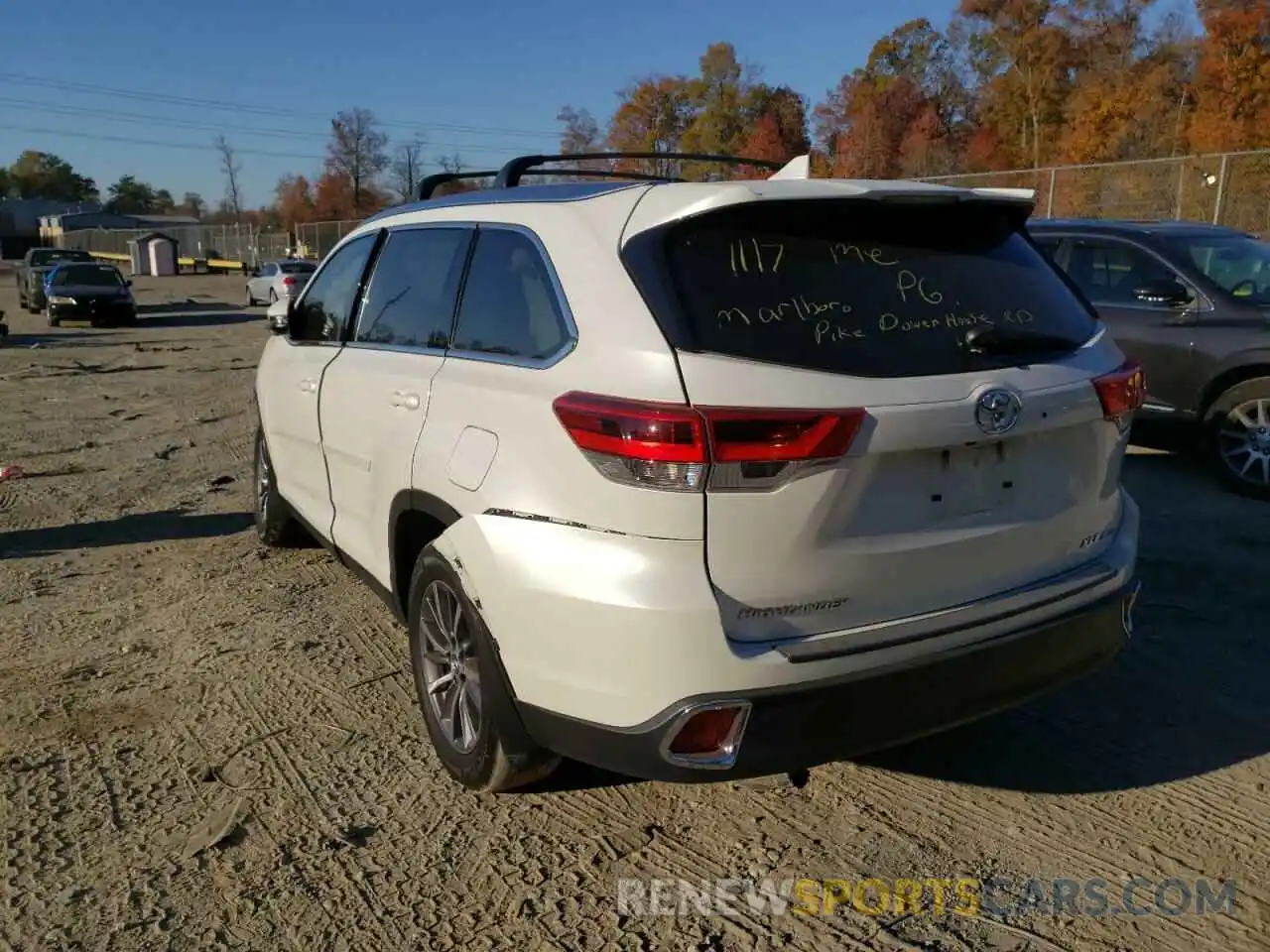 3 Photograph of a damaged car 5TDJZRFH7KS598924 TOYOTA HIGHLANDER 2019