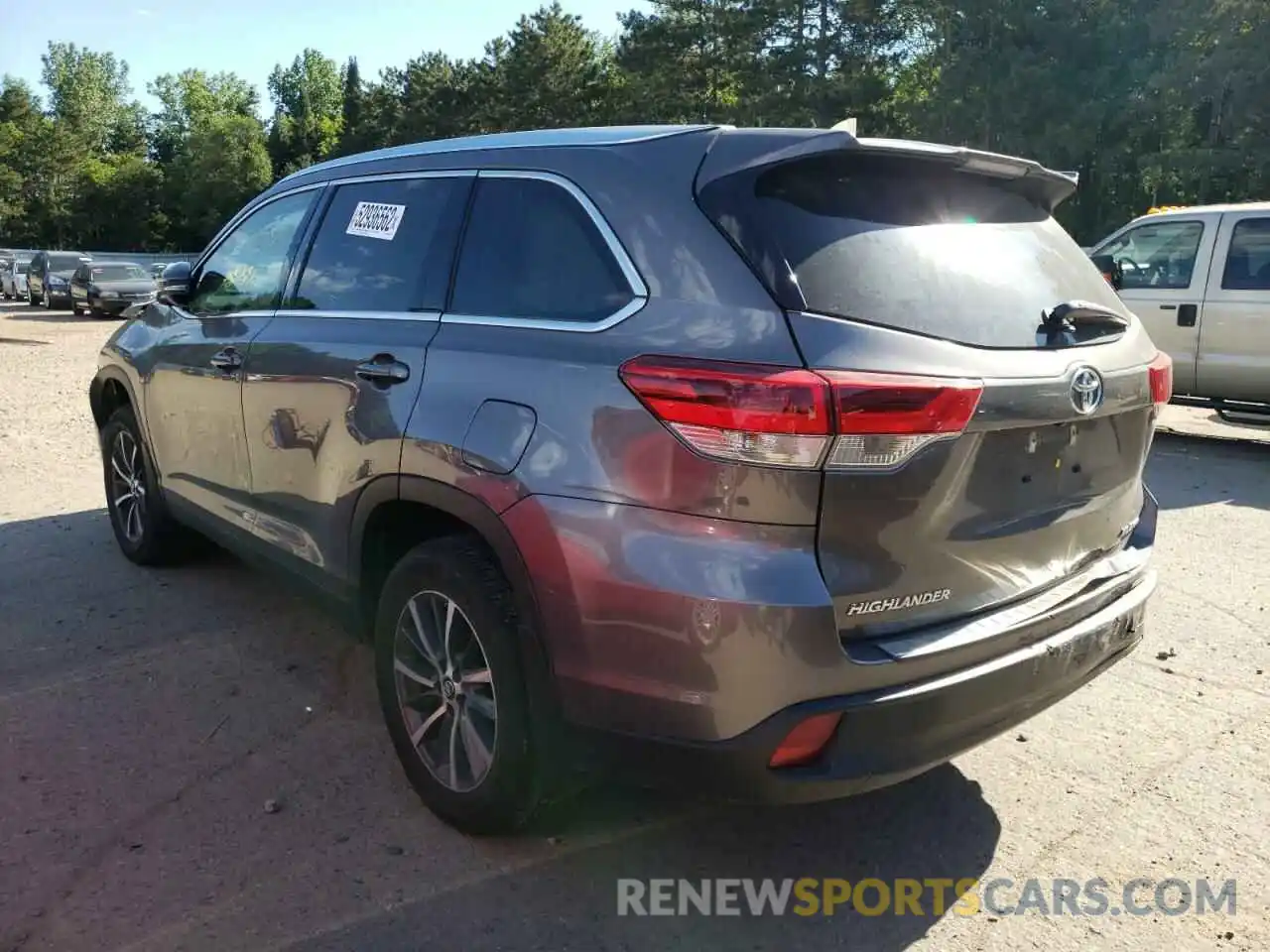 3 Photograph of a damaged car 5TDJZRFH7KS602891 TOYOTA HIGHLANDER 2019