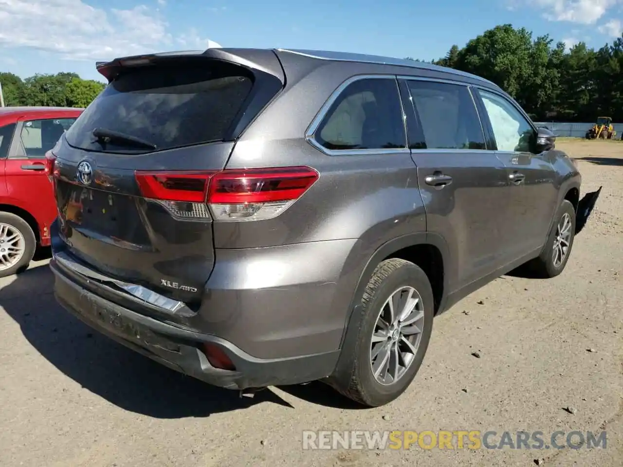 4 Photograph of a damaged car 5TDJZRFH7KS602891 TOYOTA HIGHLANDER 2019