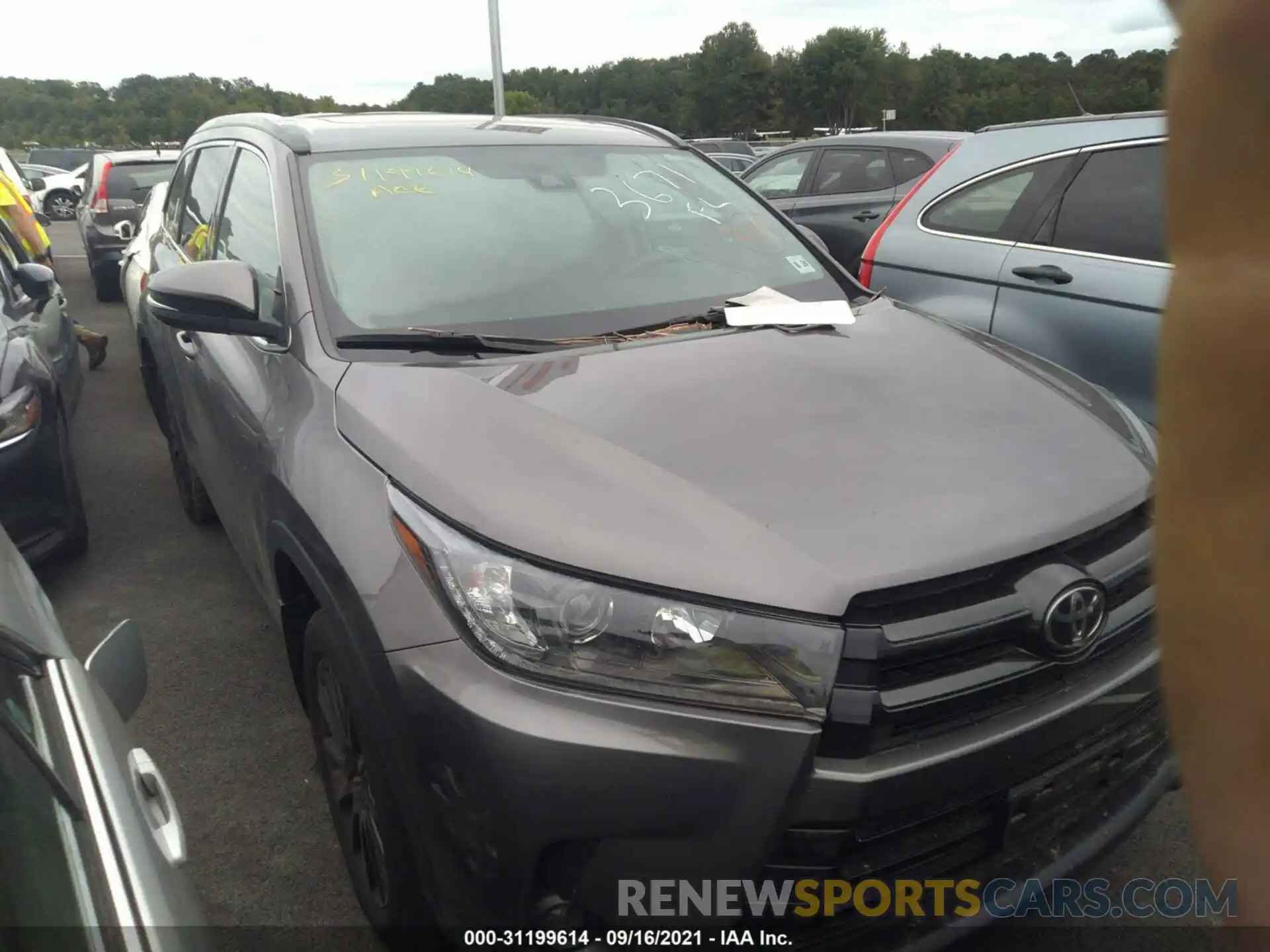 1 Photograph of a damaged car 5TDJZRFH7KS603281 TOYOTA HIGHLANDER 2019