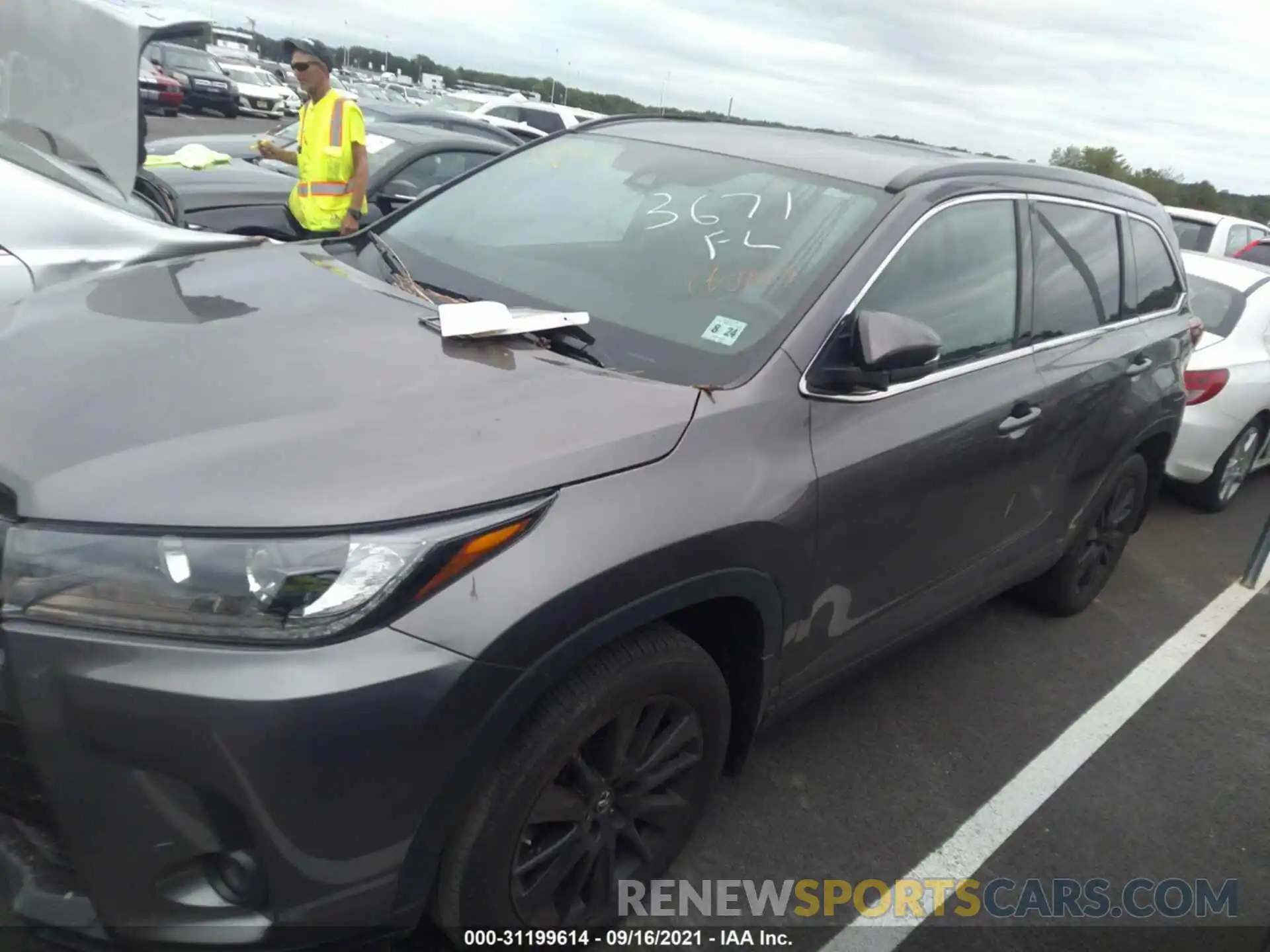 2 Photograph of a damaged car 5TDJZRFH7KS603281 TOYOTA HIGHLANDER 2019