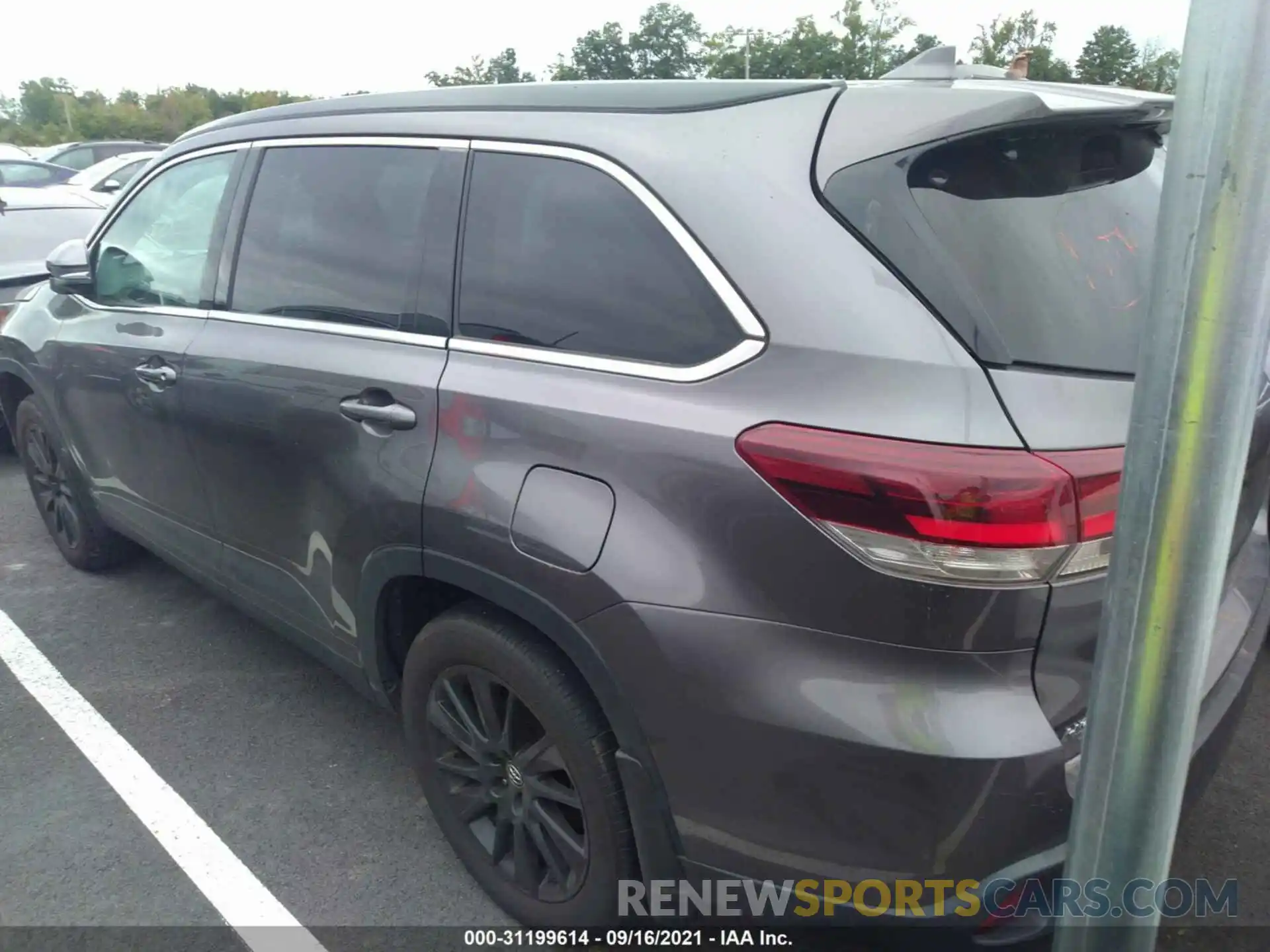 3 Photograph of a damaged car 5TDJZRFH7KS603281 TOYOTA HIGHLANDER 2019