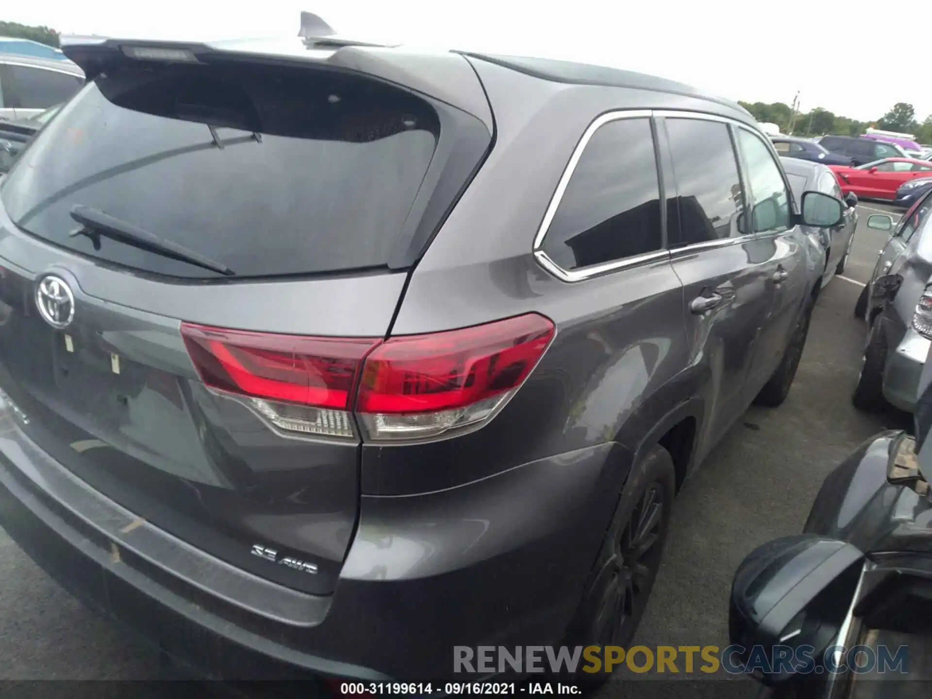 4 Photograph of a damaged car 5TDJZRFH7KS603281 TOYOTA HIGHLANDER 2019