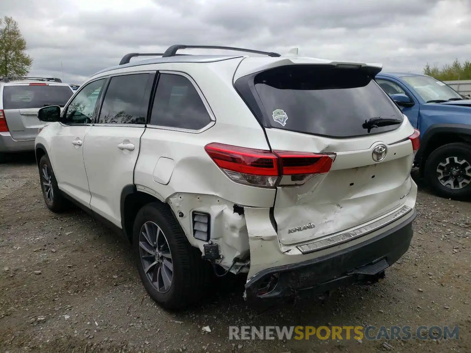 3 Photograph of a damaged car 5TDJZRFH7KS605001 TOYOTA HIGHLANDER 2019