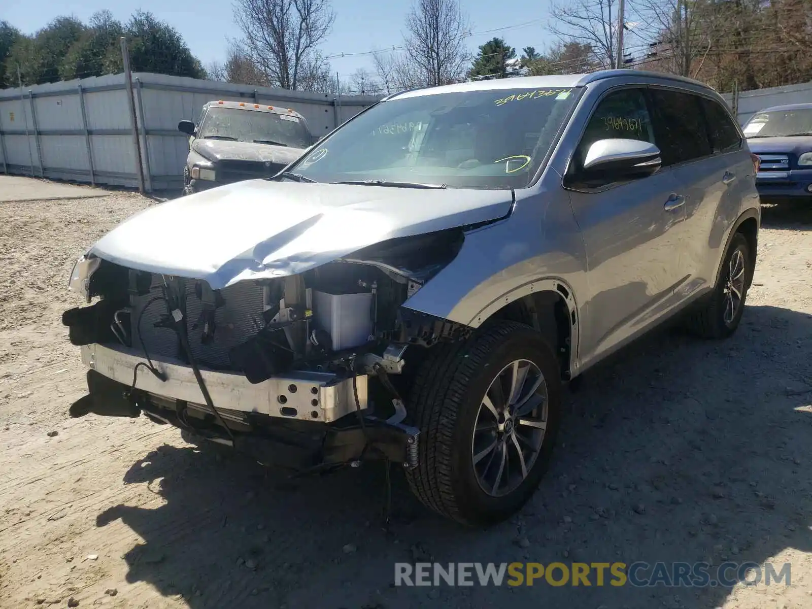 2 Photograph of a damaged car 5TDJZRFH7KS606830 TOYOTA HIGHLANDER 2019