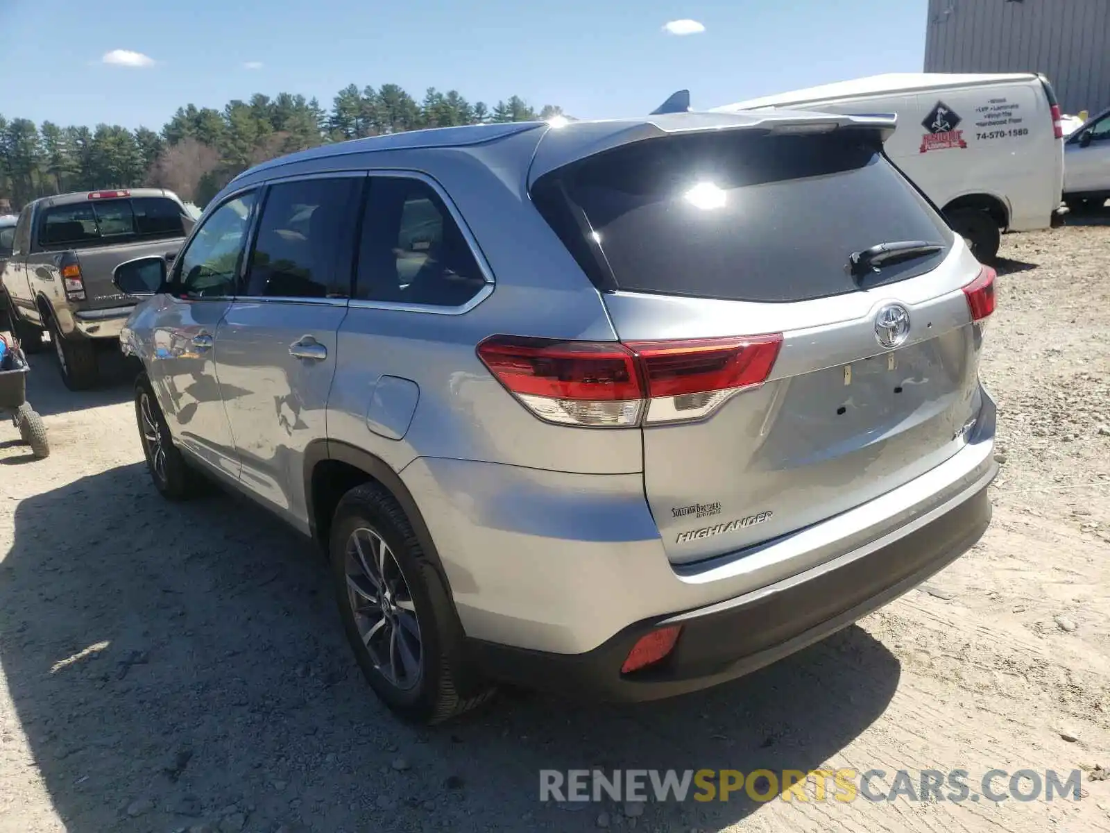 3 Photograph of a damaged car 5TDJZRFH7KS606830 TOYOTA HIGHLANDER 2019