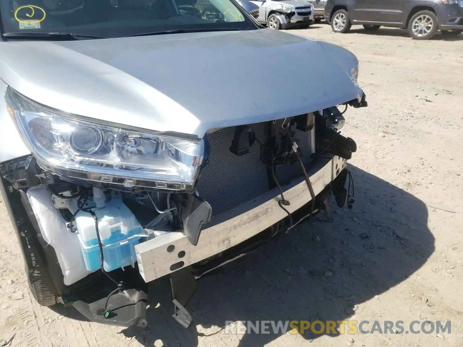 9 Photograph of a damaged car 5TDJZRFH7KS606830 TOYOTA HIGHLANDER 2019