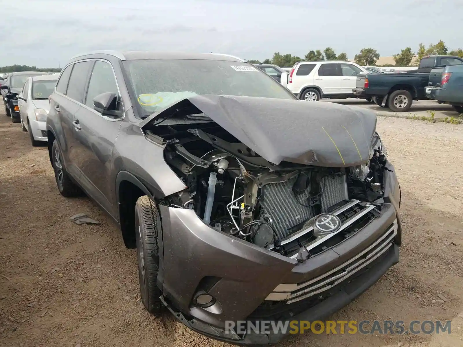 1 Photograph of a damaged car 5TDJZRFH7KS608111 TOYOTA HIGHLANDER 2019