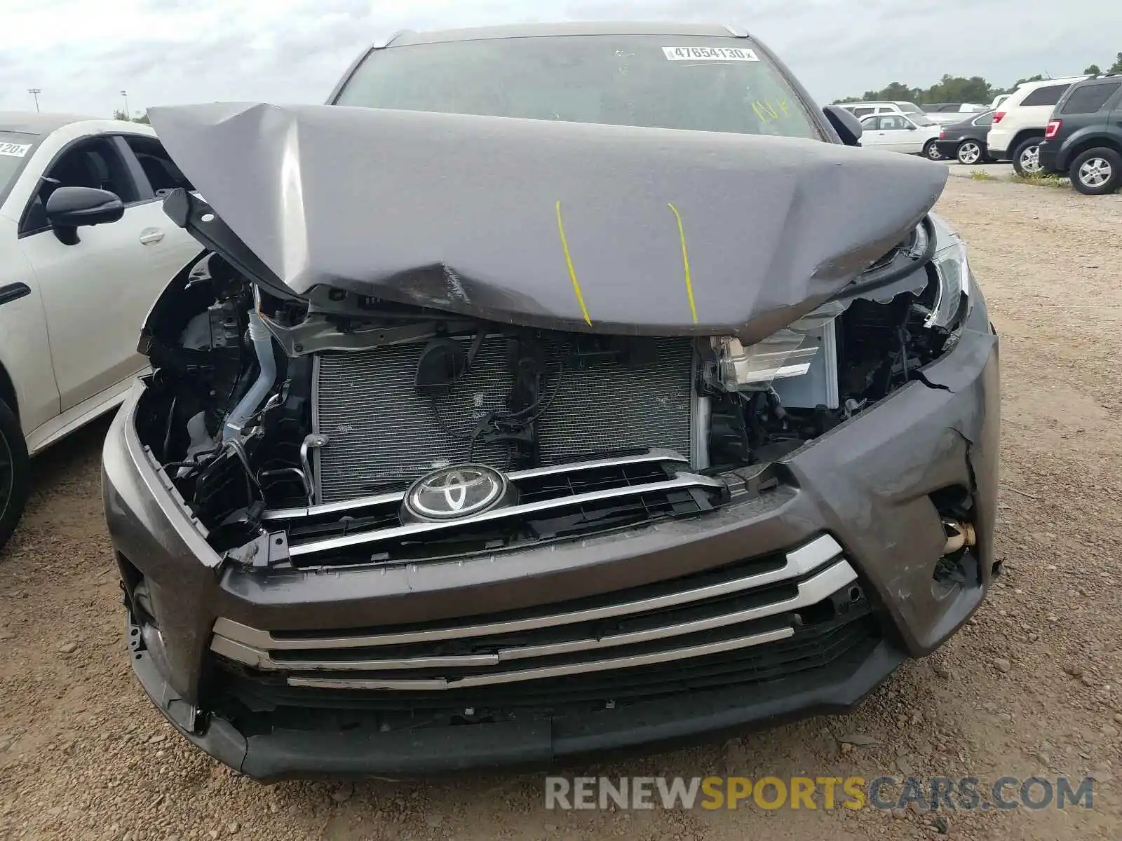 9 Photograph of a damaged car 5TDJZRFH7KS608111 TOYOTA HIGHLANDER 2019