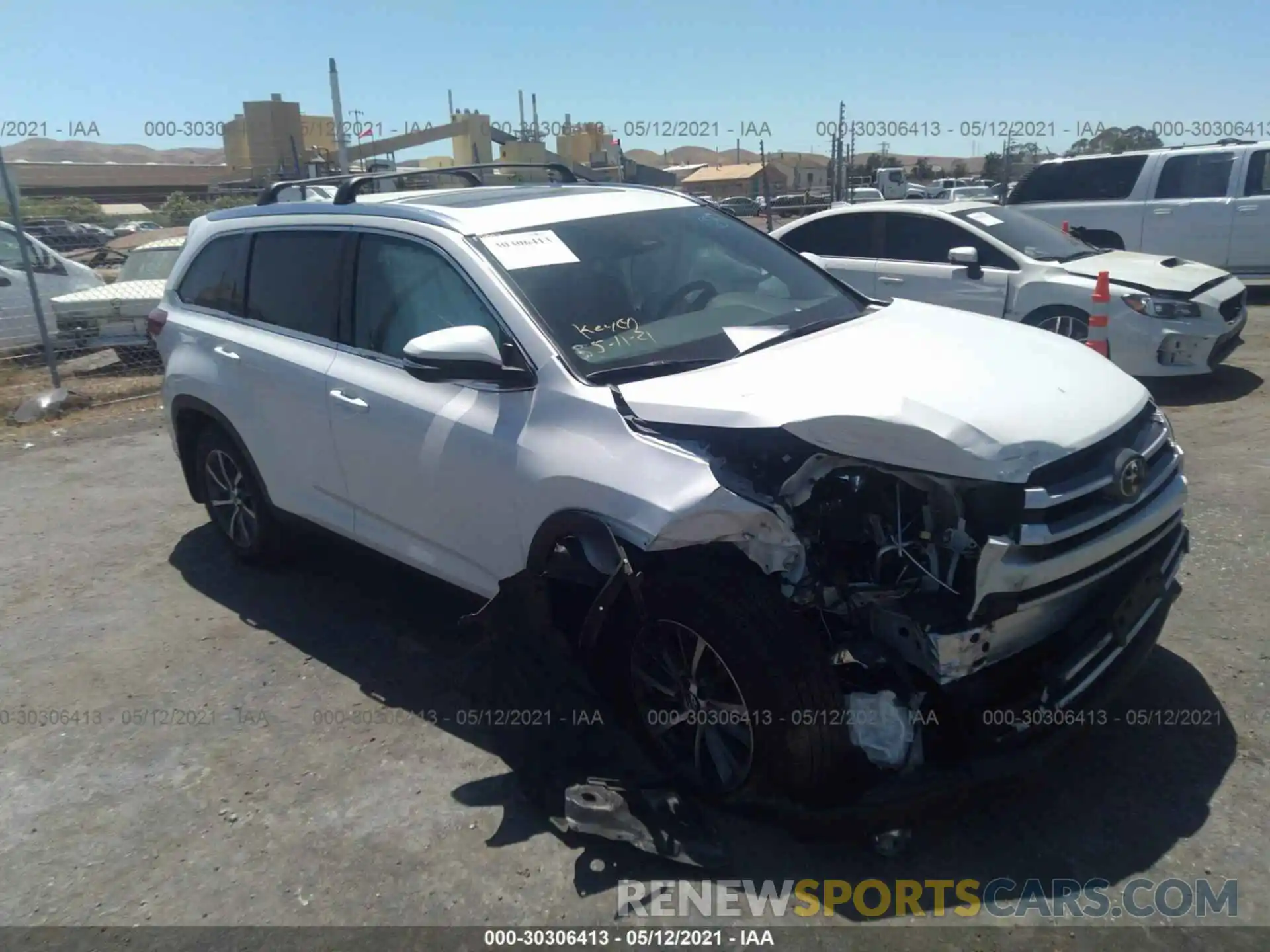 1 Photograph of a damaged car 5TDJZRFH7KS608397 TOYOTA HIGHLANDER 2019