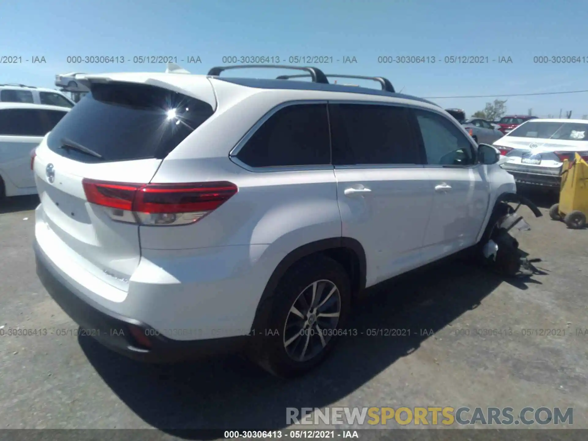 4 Photograph of a damaged car 5TDJZRFH7KS608397 TOYOTA HIGHLANDER 2019