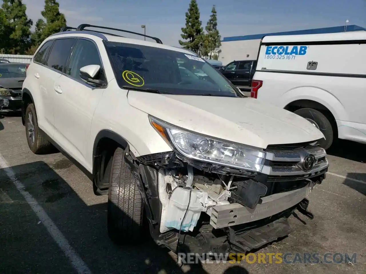 1 Photograph of a damaged car 5TDJZRFH7KS608559 TOYOTA HIGHLANDER 2019