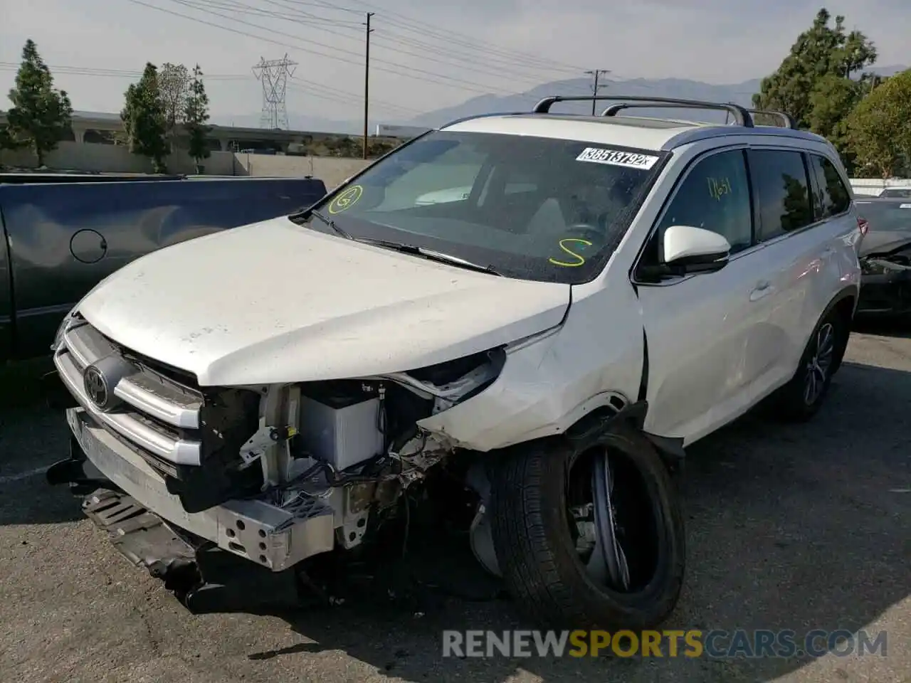 2 Photograph of a damaged car 5TDJZRFH7KS608559 TOYOTA HIGHLANDER 2019