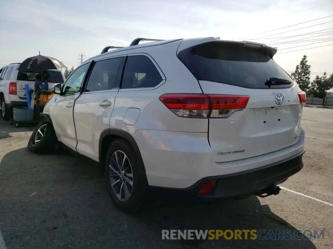 3 Photograph of a damaged car 5TDJZRFH7KS608559 TOYOTA HIGHLANDER 2019