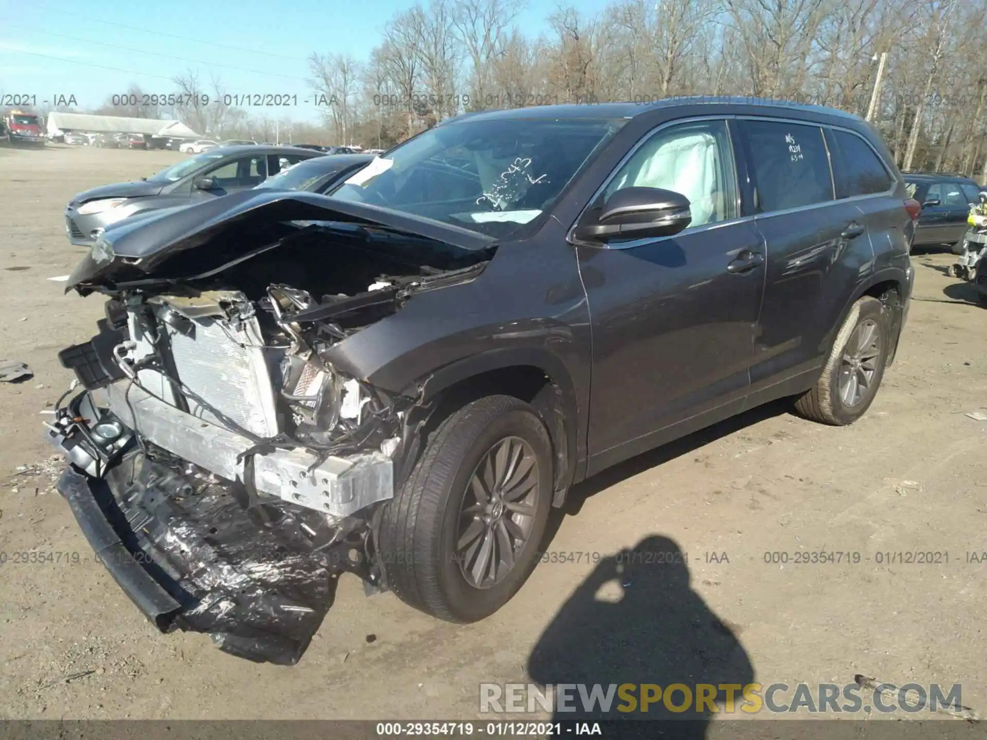 2 Photograph of a damaged car 5TDJZRFH7KS608576 TOYOTA HIGHLANDER 2019