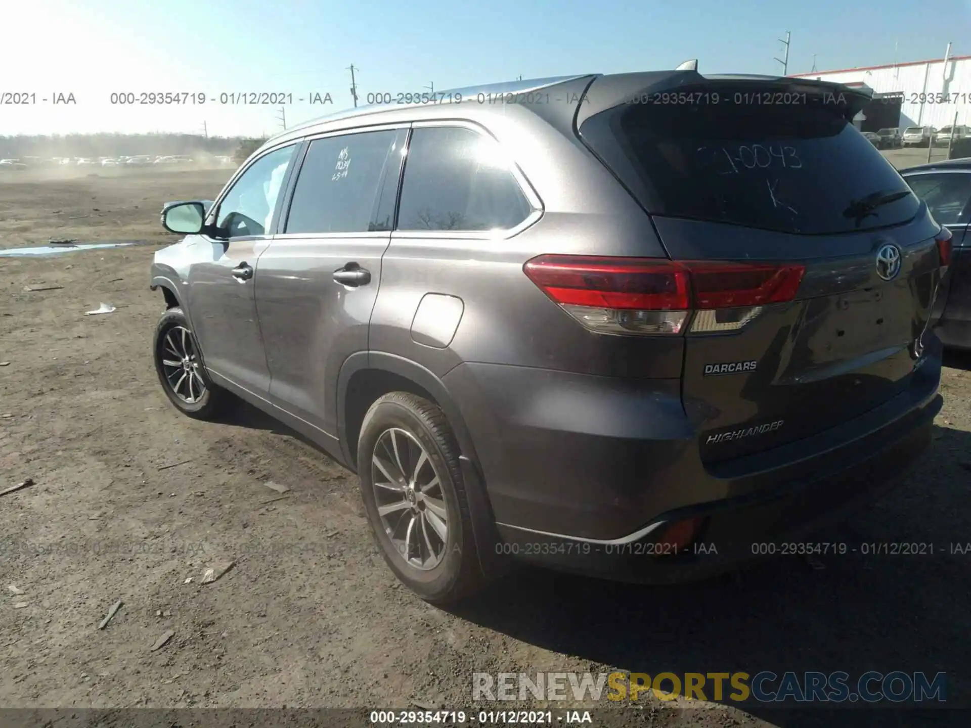 3 Photograph of a damaged car 5TDJZRFH7KS608576 TOYOTA HIGHLANDER 2019