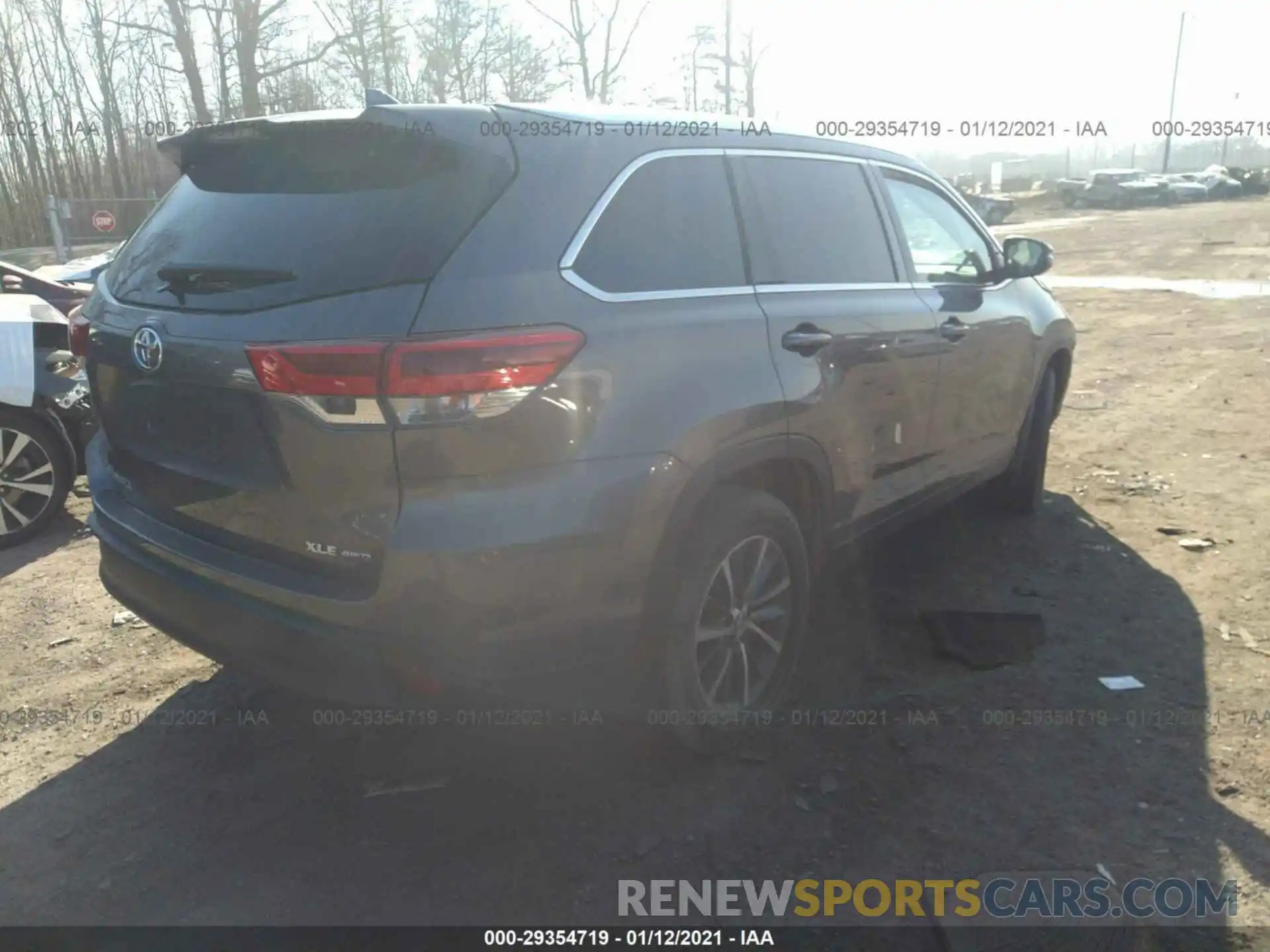 4 Photograph of a damaged car 5TDJZRFH7KS608576 TOYOTA HIGHLANDER 2019