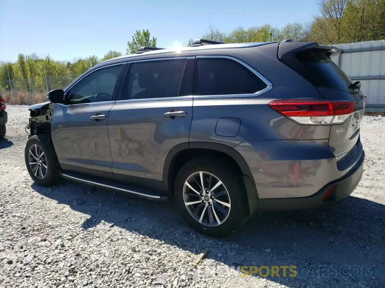 2 Photograph of a damaged car 5TDJZRFH7KS613289 TOYOTA HIGHLANDER 2019