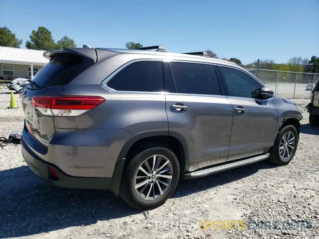 3 Photograph of a damaged car 5TDJZRFH7KS613289 TOYOTA HIGHLANDER 2019