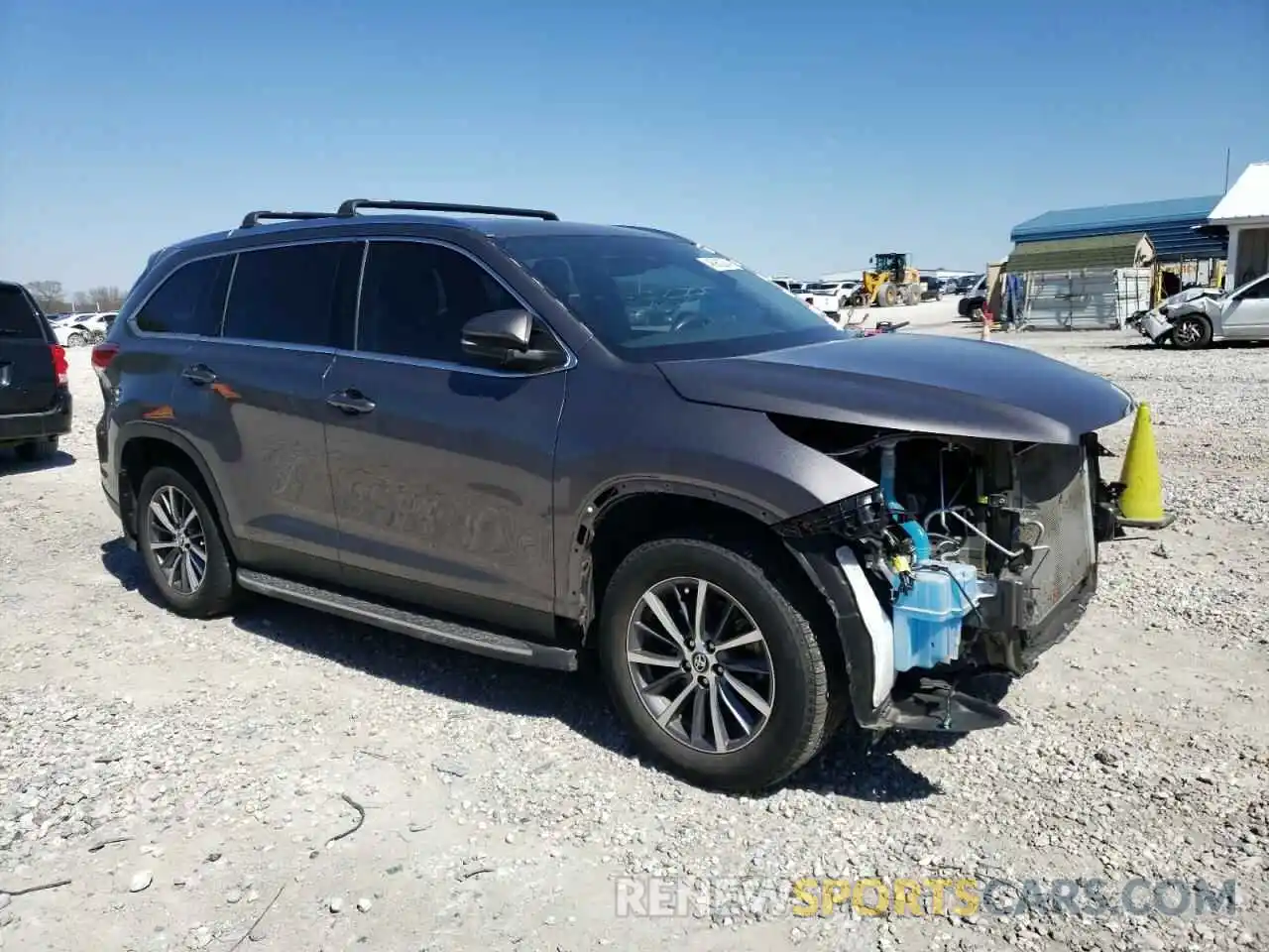 4 Photograph of a damaged car 5TDJZRFH7KS613289 TOYOTA HIGHLANDER 2019