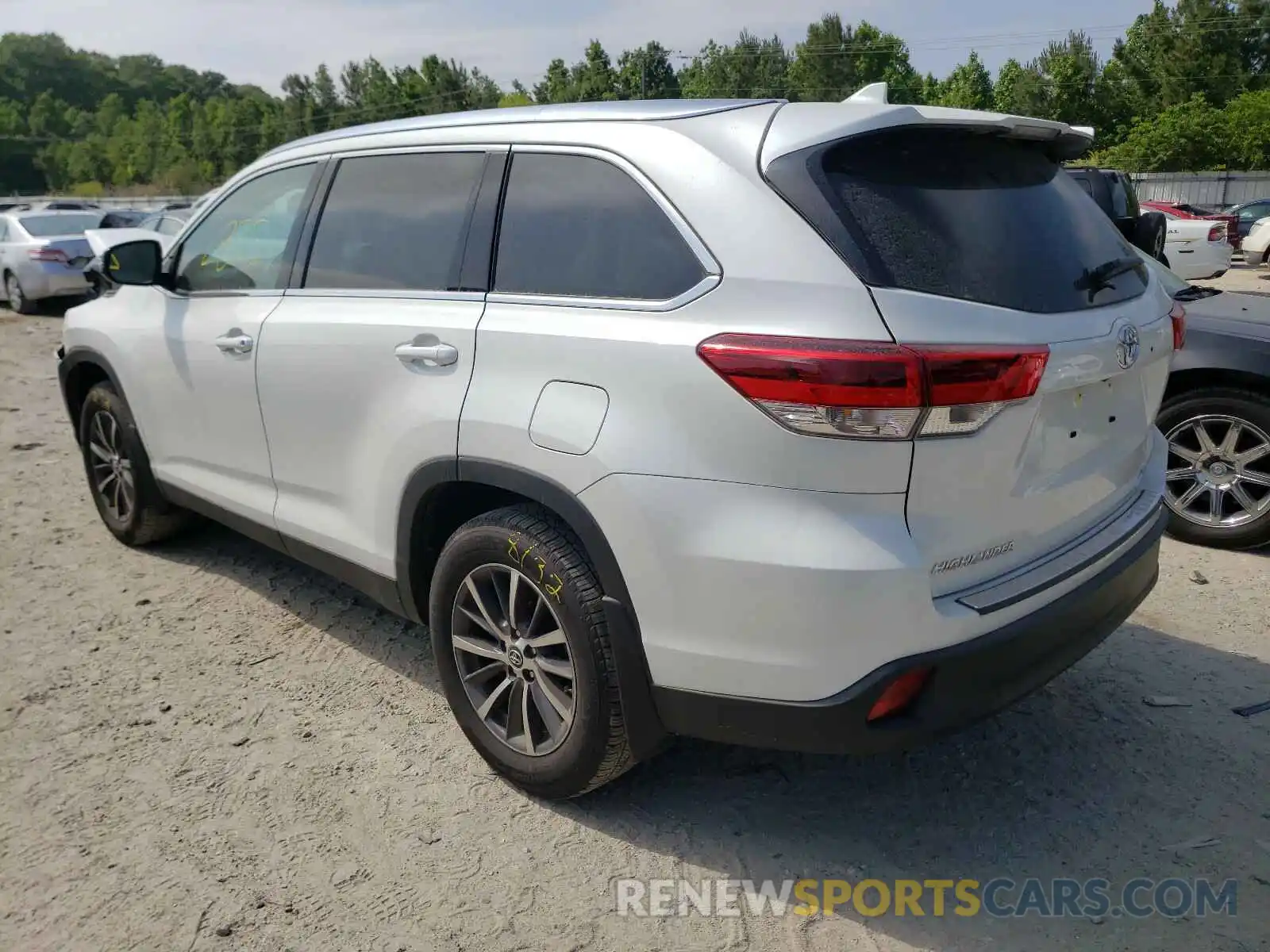 3 Photograph of a damaged car 5TDJZRFH7KS614359 TOYOTA HIGHLANDER 2019