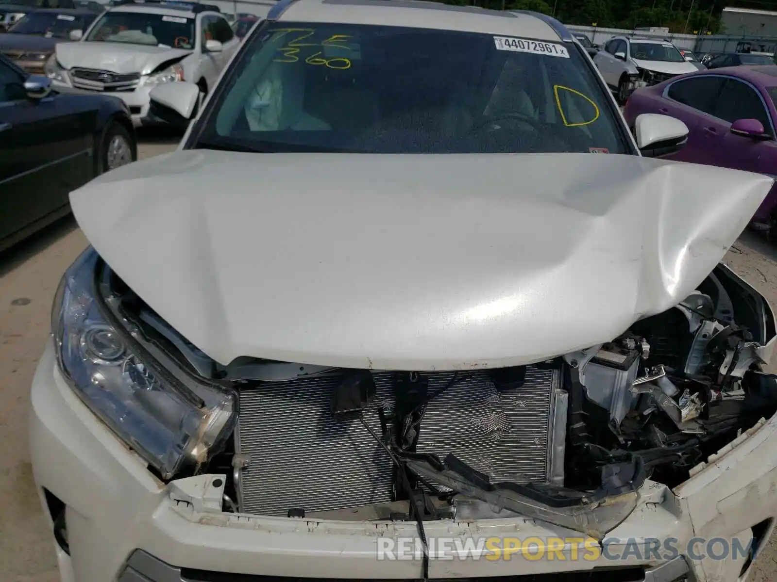 7 Photograph of a damaged car 5TDJZRFH7KS614359 TOYOTA HIGHLANDER 2019