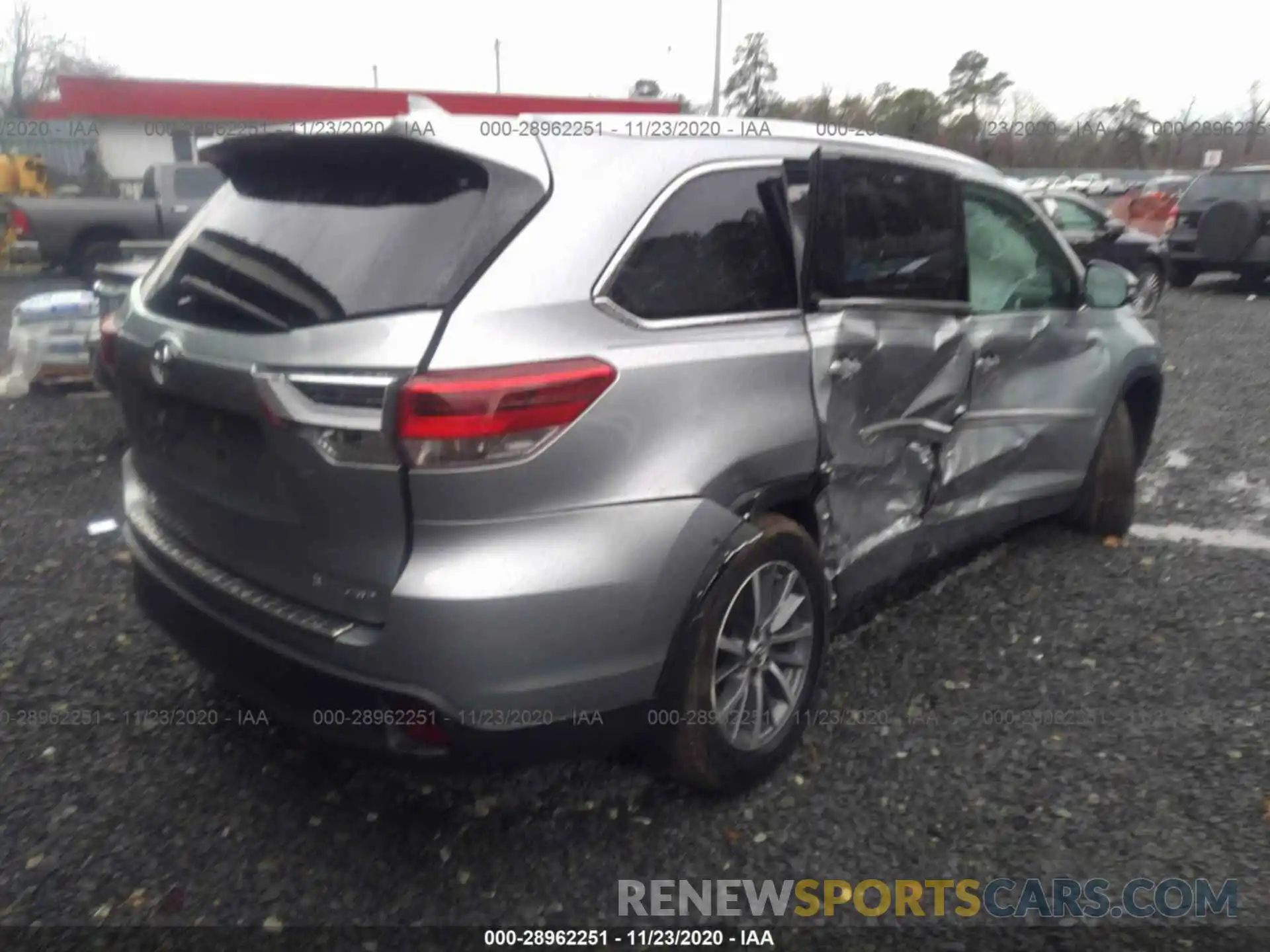 4 Photograph of a damaged car 5TDJZRFH7KS615091 TOYOTA HIGHLANDER 2019