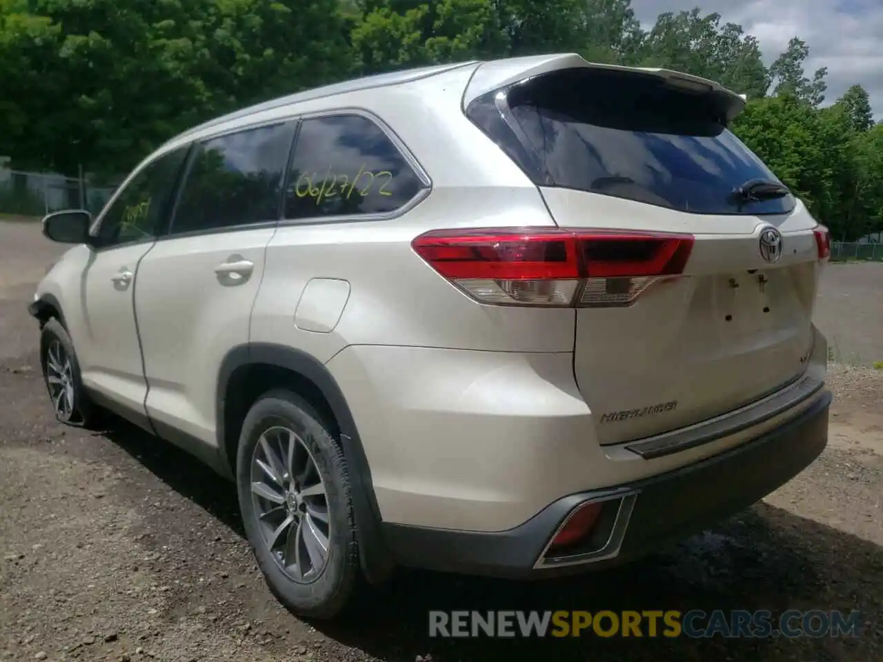 3 Photograph of a damaged car 5TDJZRFH7KS615818 TOYOTA HIGHLANDER 2019