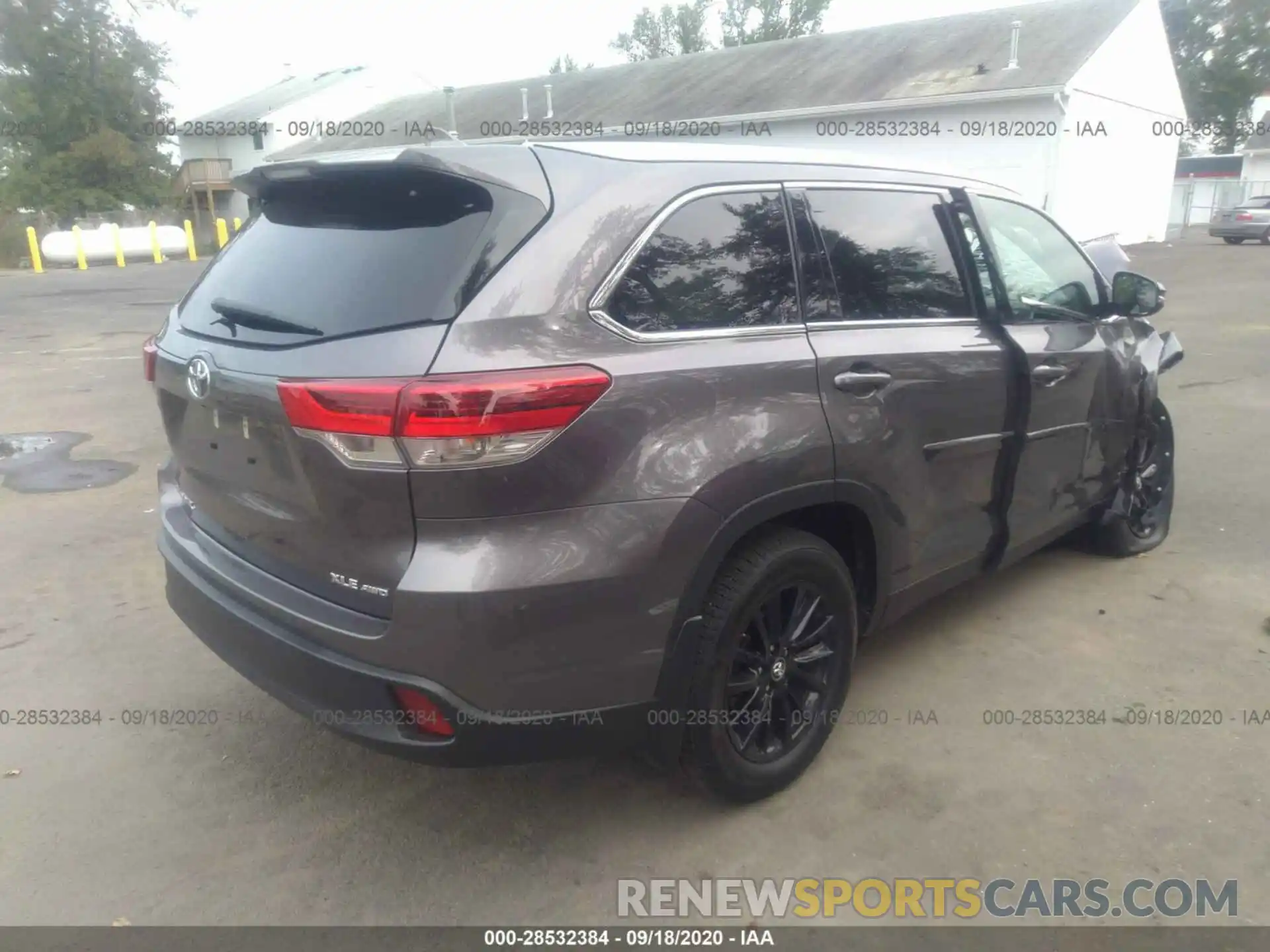 4 Photograph of a damaged car 5TDJZRFH7KS617150 TOYOTA HIGHLANDER 2019