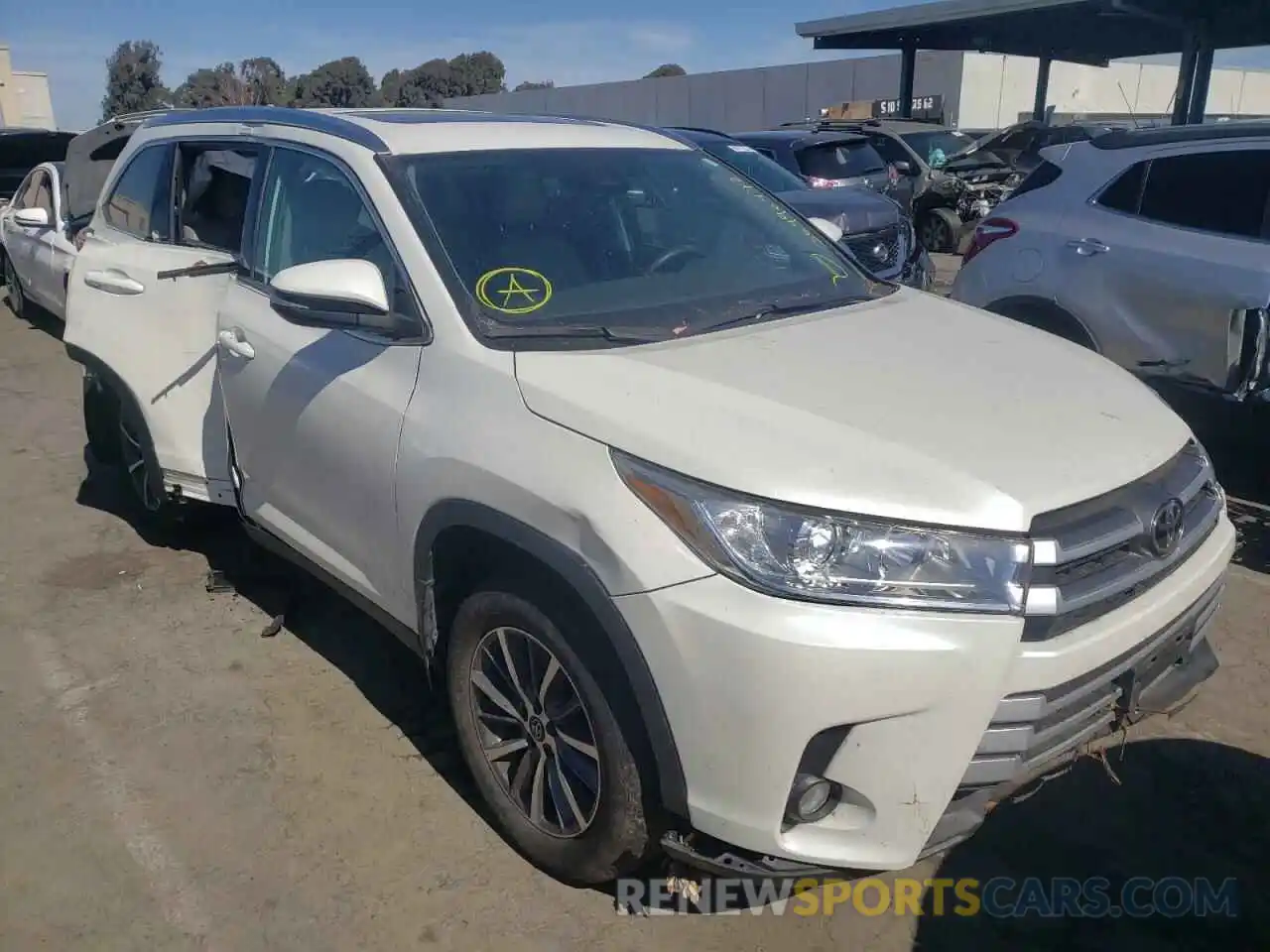 1 Photograph of a damaged car 5TDJZRFH7KS617973 TOYOTA HIGHLANDER 2019