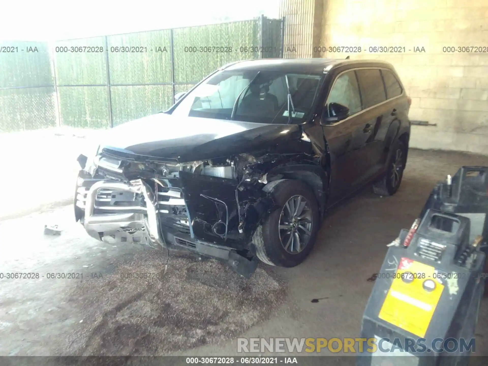 2 Photograph of a damaged car 5TDJZRFH7KS618444 TOYOTA HIGHLANDER 2019