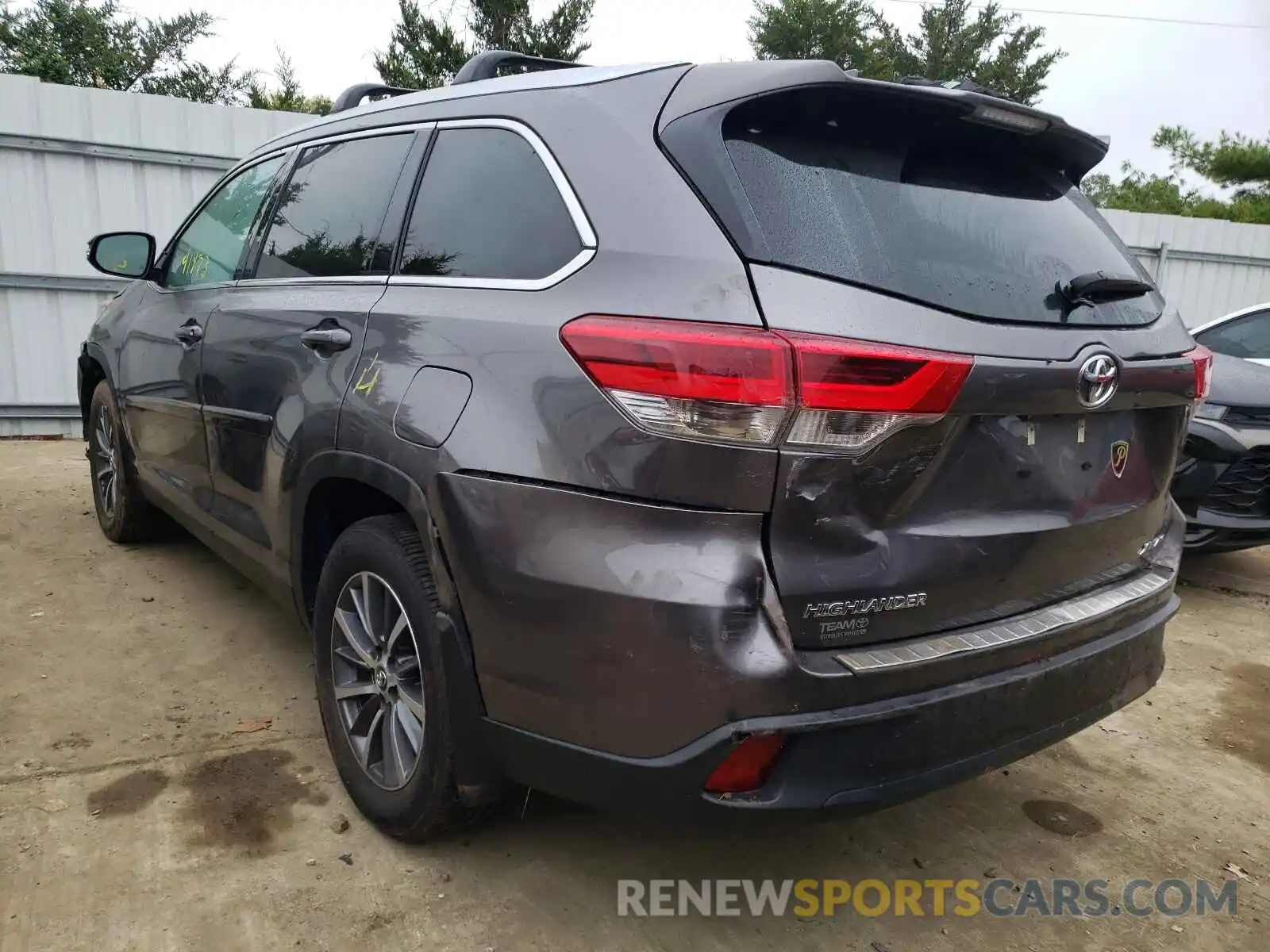 3 Photograph of a damaged car 5TDJZRFH7KS619240 TOYOTA HIGHLANDER 2019