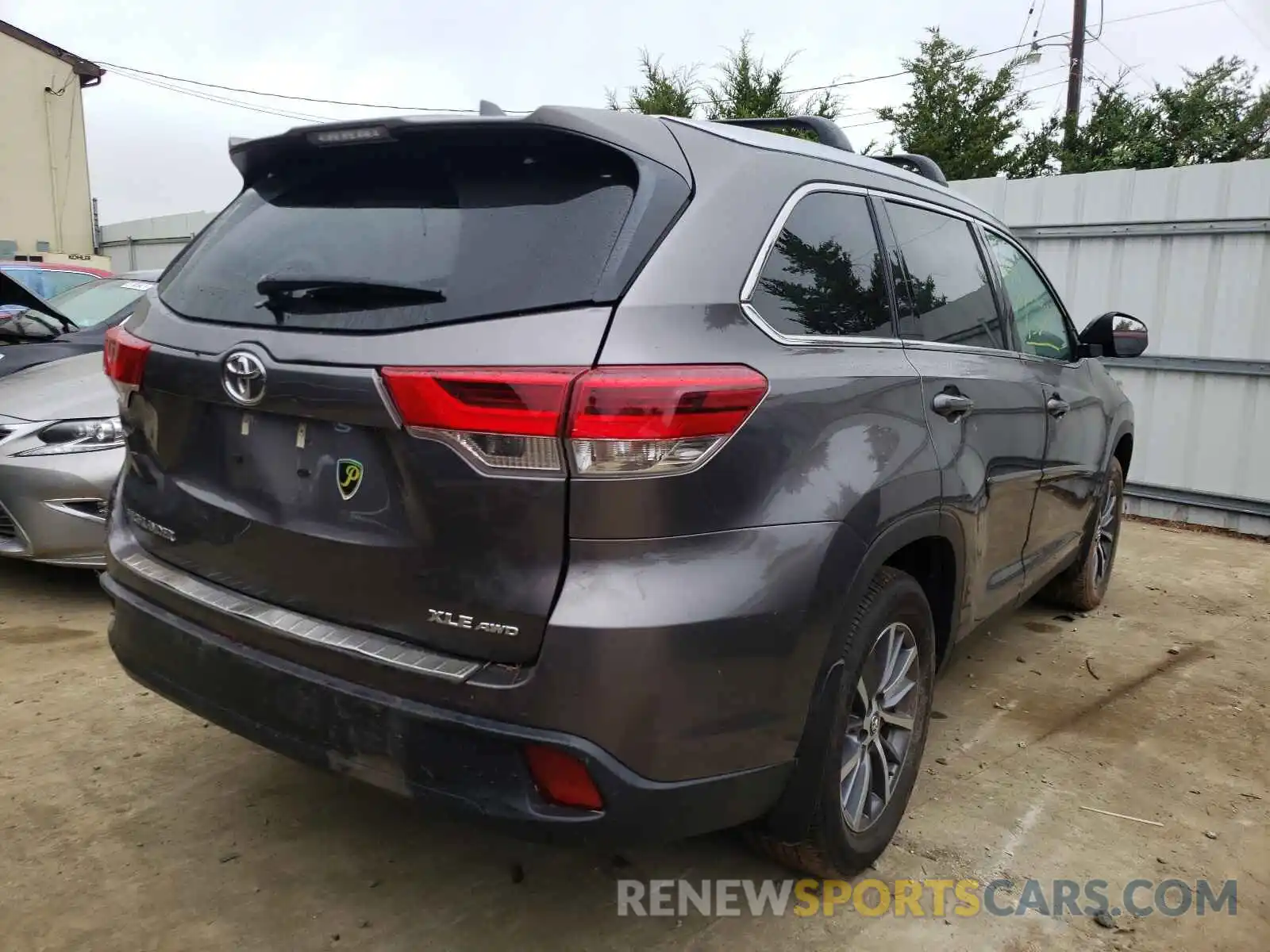 4 Photograph of a damaged car 5TDJZRFH7KS619240 TOYOTA HIGHLANDER 2019