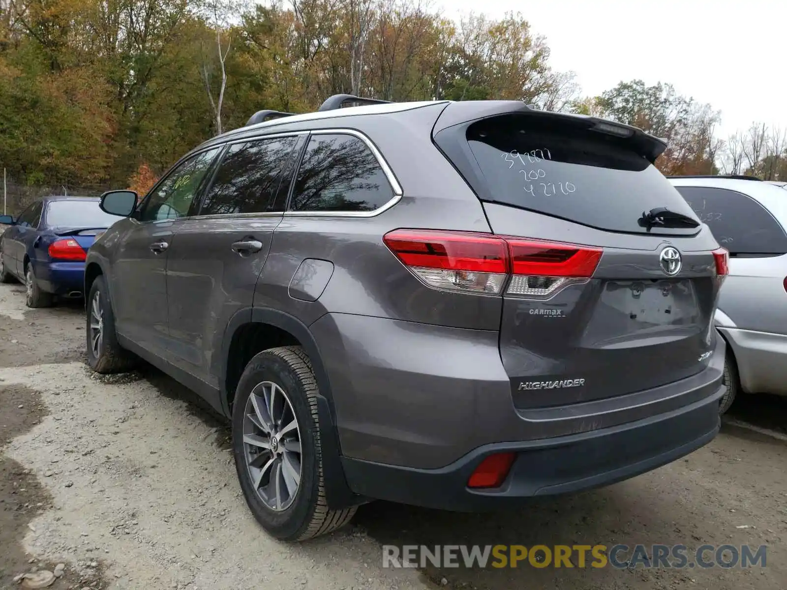 3 Photograph of a damaged car 5TDJZRFH7KS619318 TOYOTA HIGHLANDER 2019