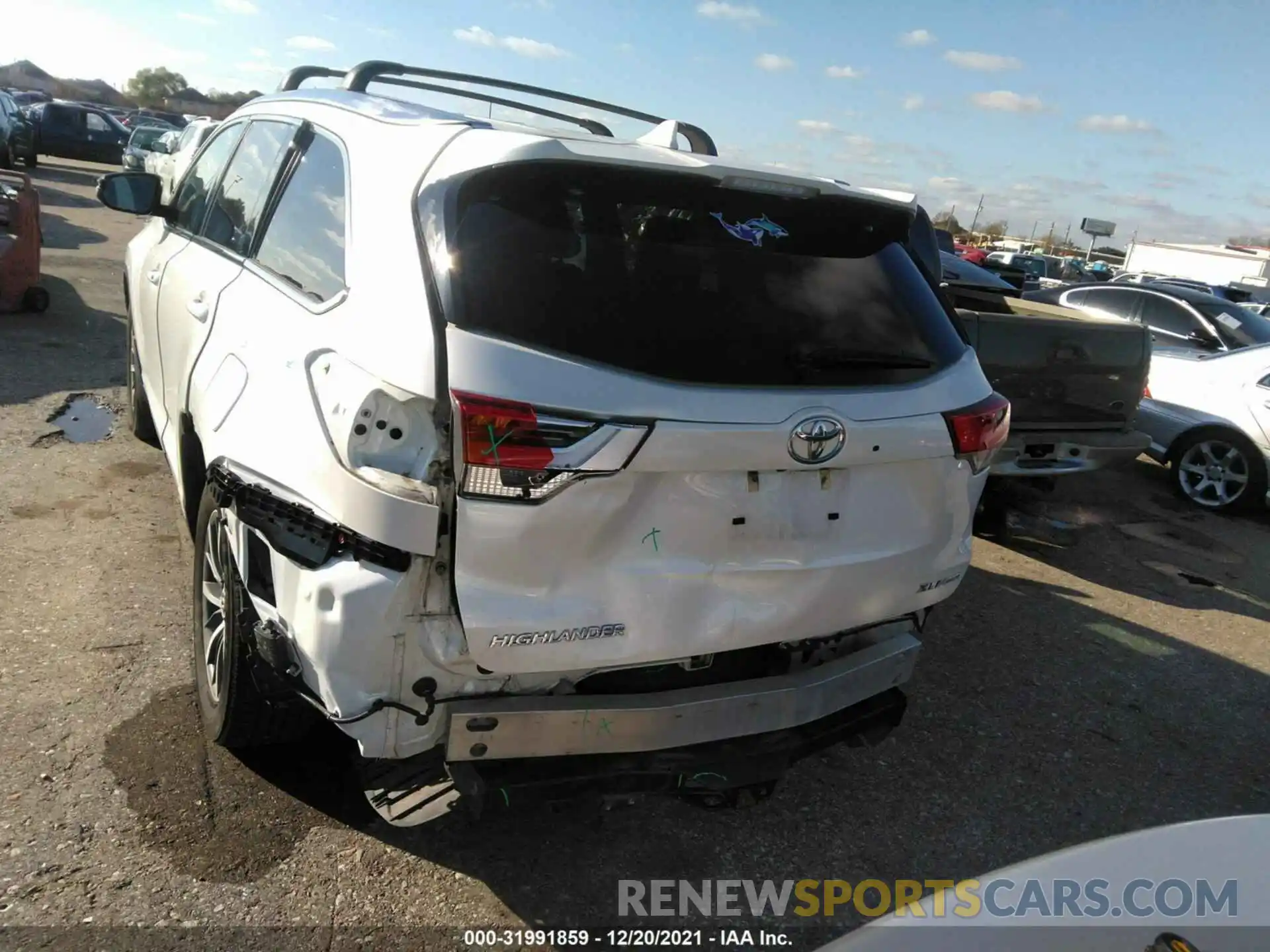 6 Photograph of a damaged car 5TDJZRFH7KS620114 TOYOTA HIGHLANDER 2019