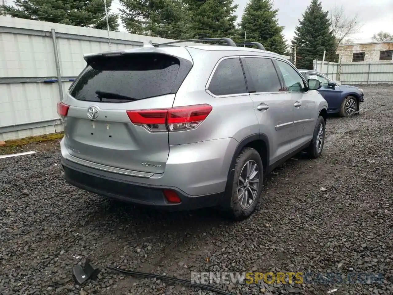 4 Photograph of a damaged car 5TDJZRFH7KS622347 TOYOTA HIGHLANDER 2019