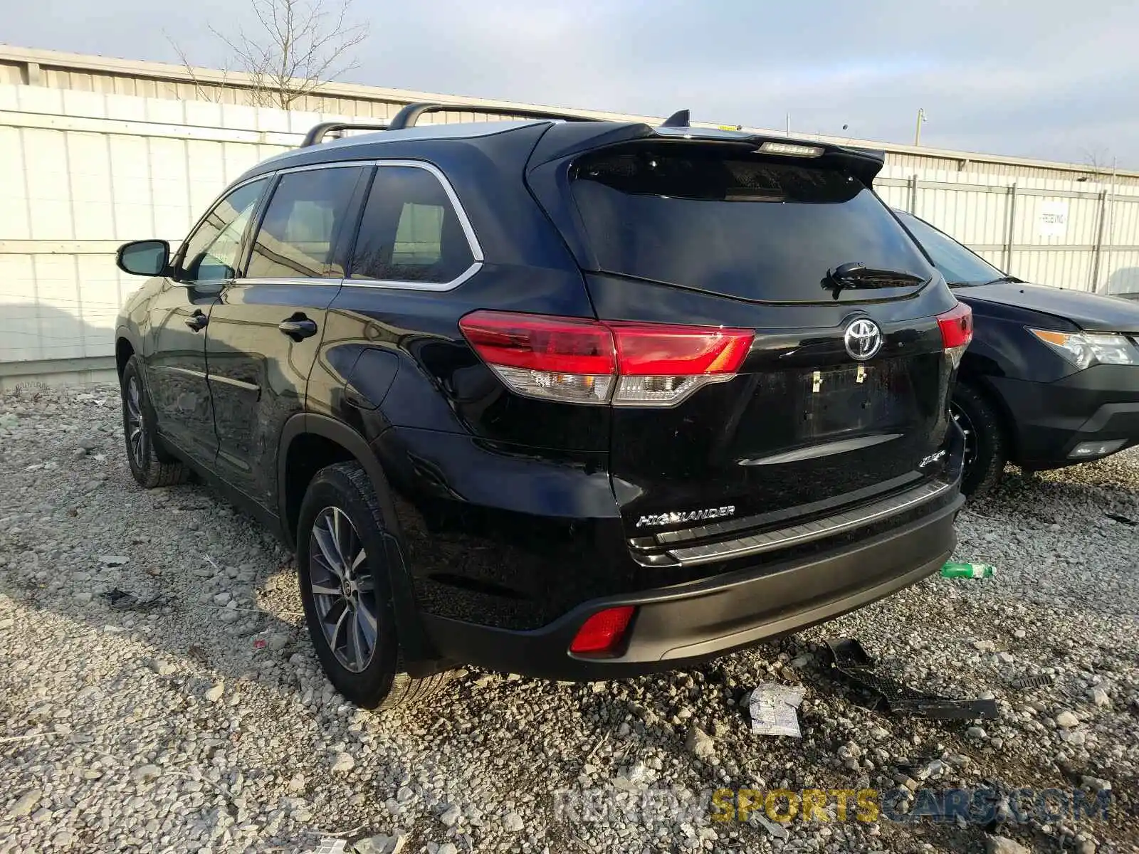 3 Photograph of a damaged car 5TDJZRFH7KS626737 TOYOTA HIGHLANDER 2019