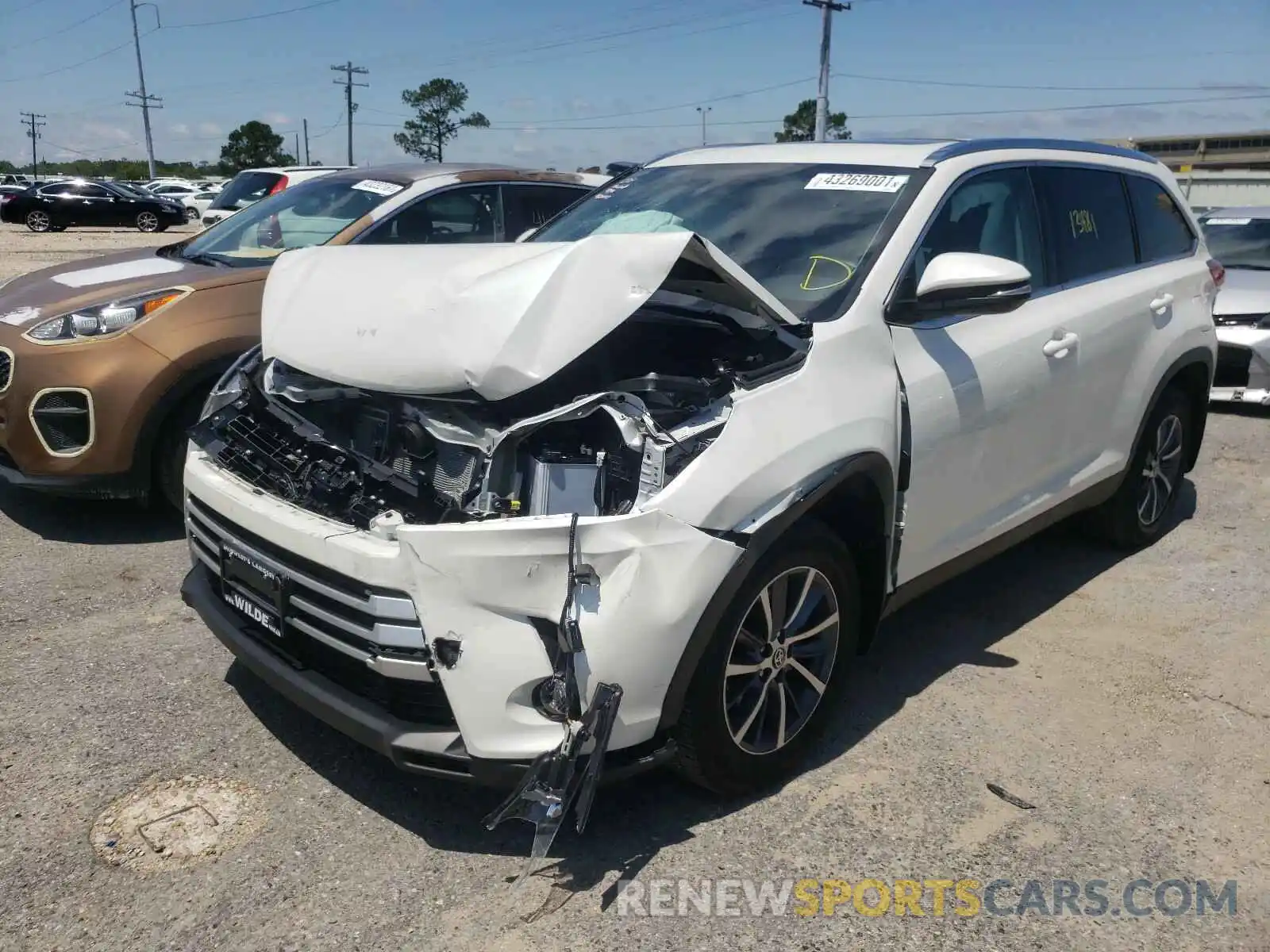 2 Photograph of a damaged car 5TDJZRFH7KS628083 TOYOTA HIGHLANDER 2019