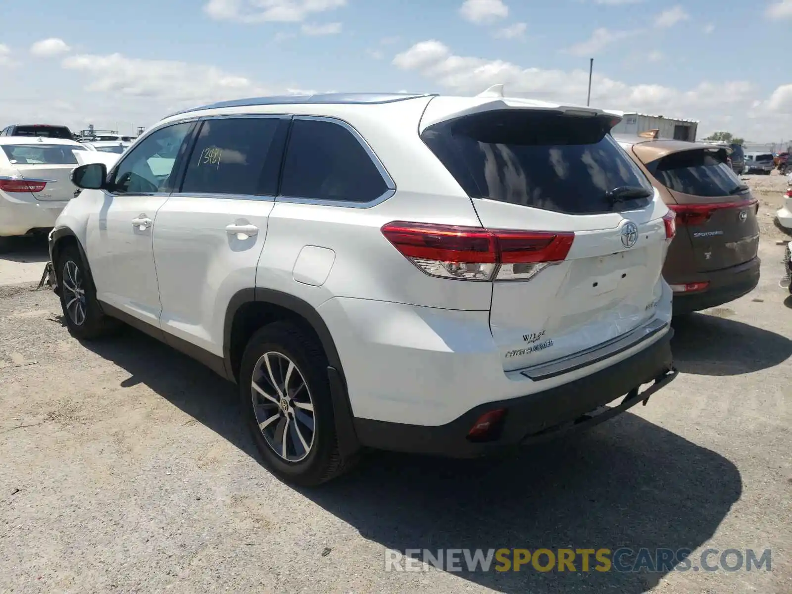 3 Фотография поврежденного автомобиля 5TDJZRFH7KS628083 TOYOTA HIGHLANDER 2019